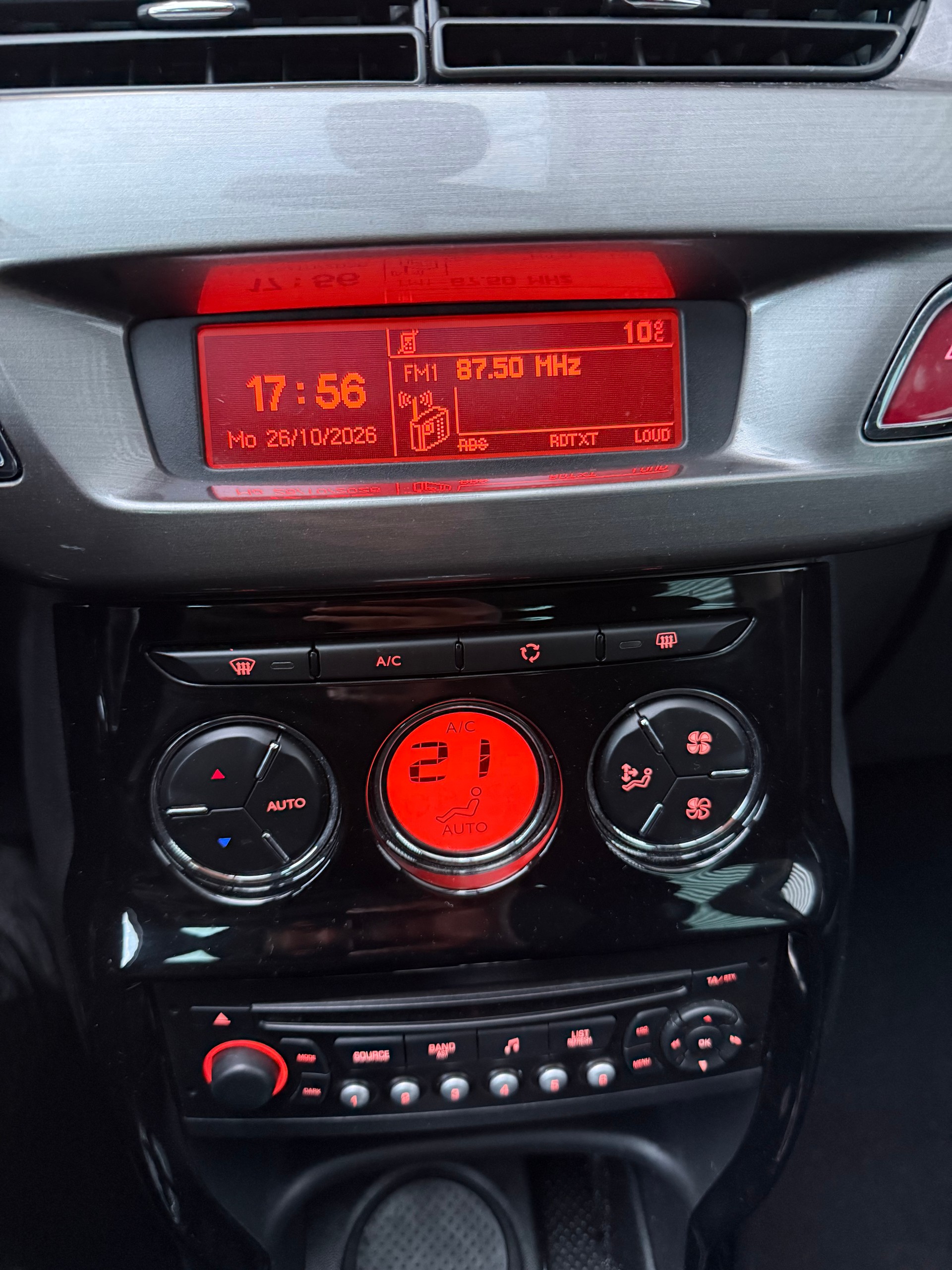 CITROEN C3 1.6i 16V Exclusive Automatic-image-10