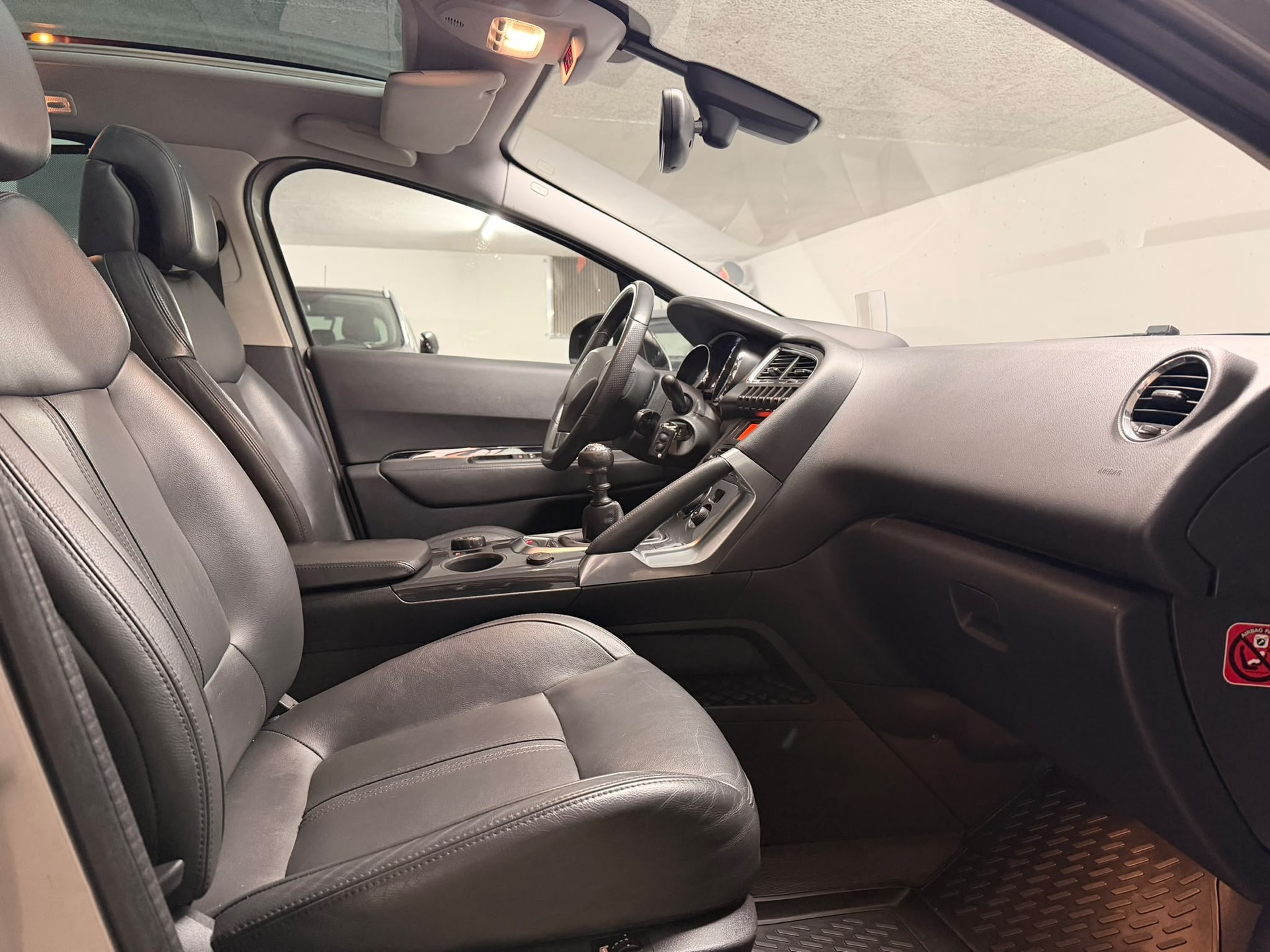 PEUGEOT 3008 1.6 16V T Sport Pack-image-12