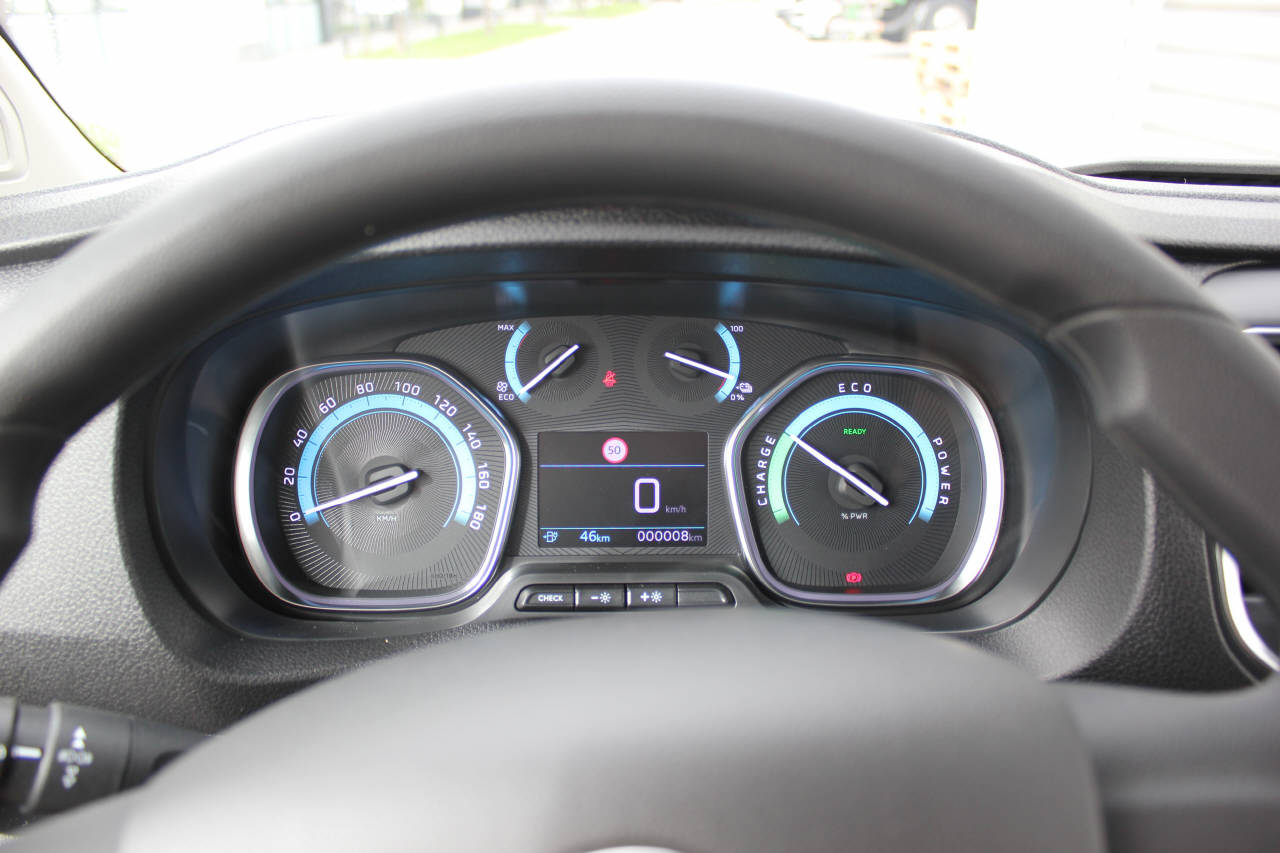 FIAT E-Scudo Kaw. L2 verglast 50 kWh Business Swiss Edition-image-10