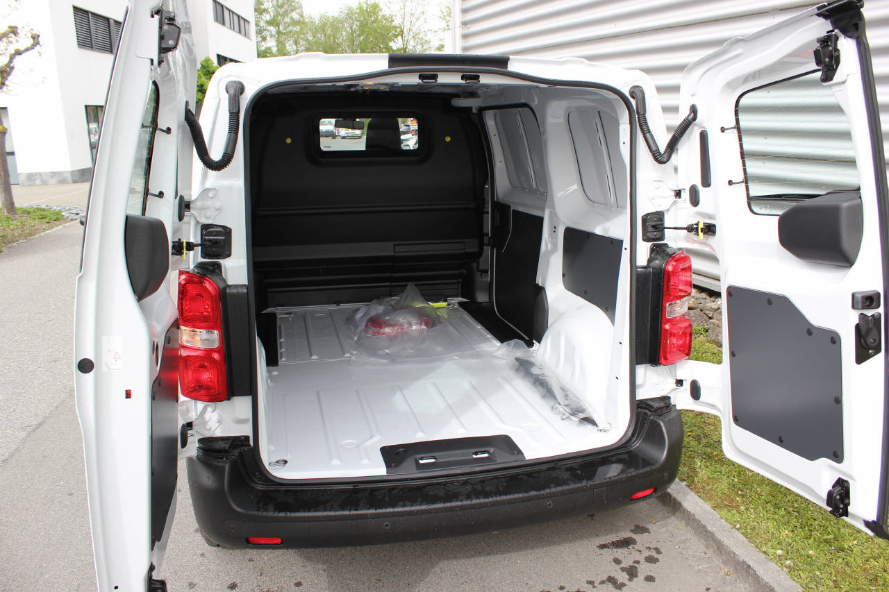 FIAT E-Scudo Kaw. L2 verglast 50 kWh Business Swiss Edition-image-5