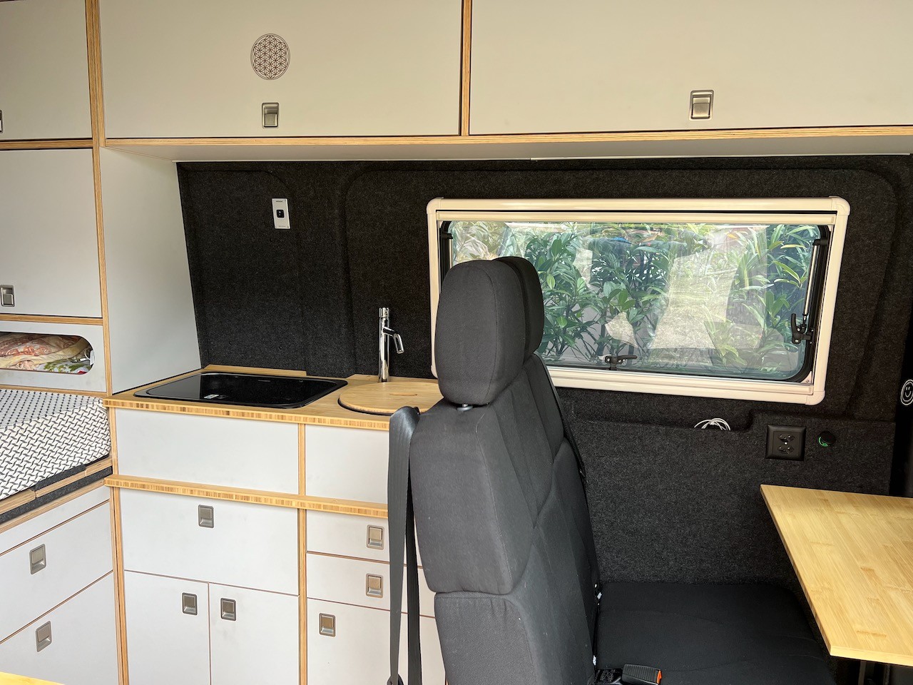 MERCEDES-BENZ Sprinter 419 CDI Standard 9G-TRONIC 4x4-image-10
