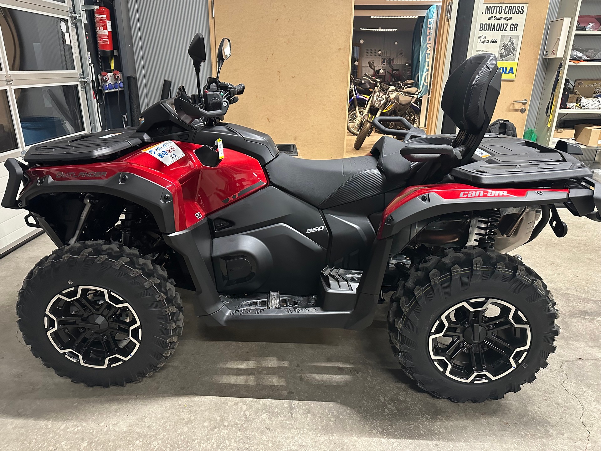 CAN-AM 850 XT MAX ABS T-image-10