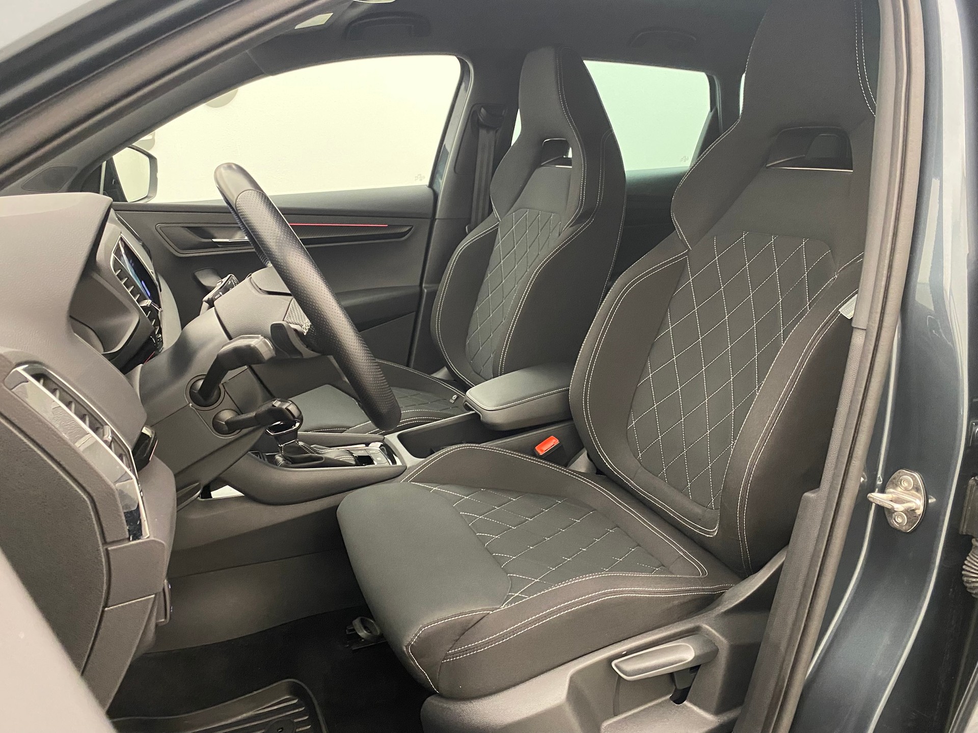 SKODA Karoq 2.0 TDI SCR SportLine 4x4 DSG-image-10