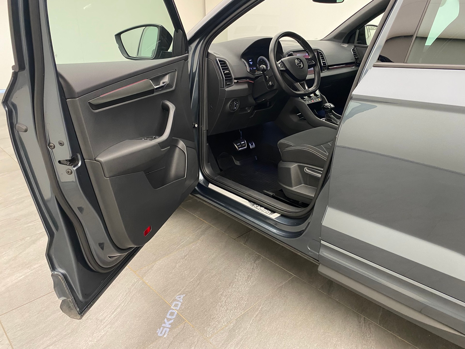 SKODA Karoq 2.0 TDI SCR SportLine 4x4 DSG-image-9