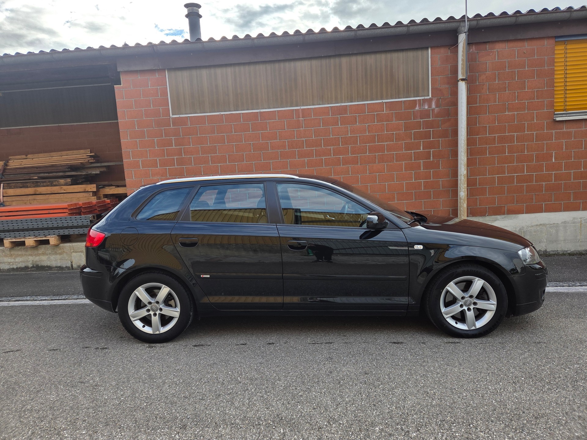 AUDI A3 2.0 TDI S Line-image-5