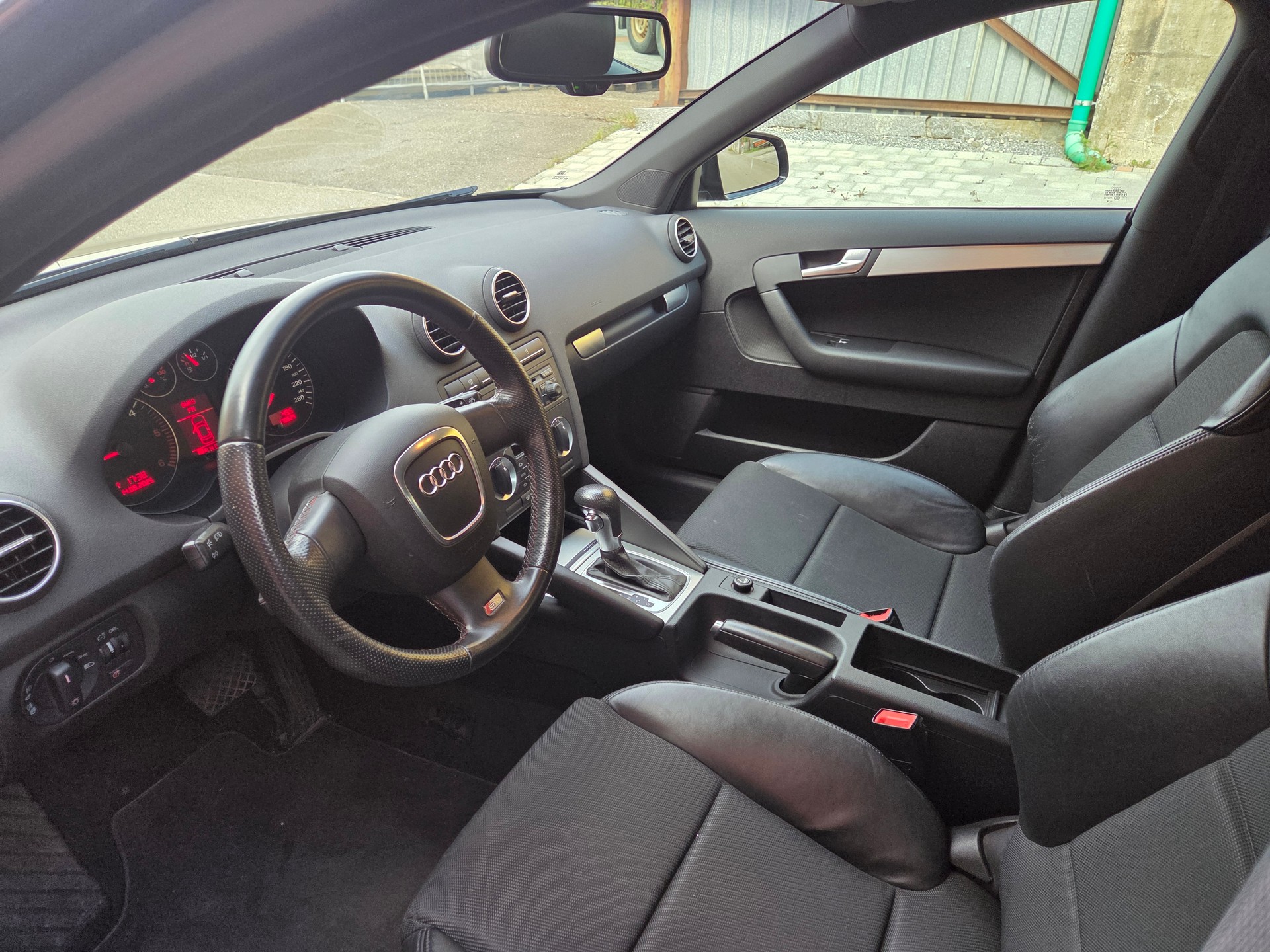 AUDI A3 2.0 TDI S Line-image-10