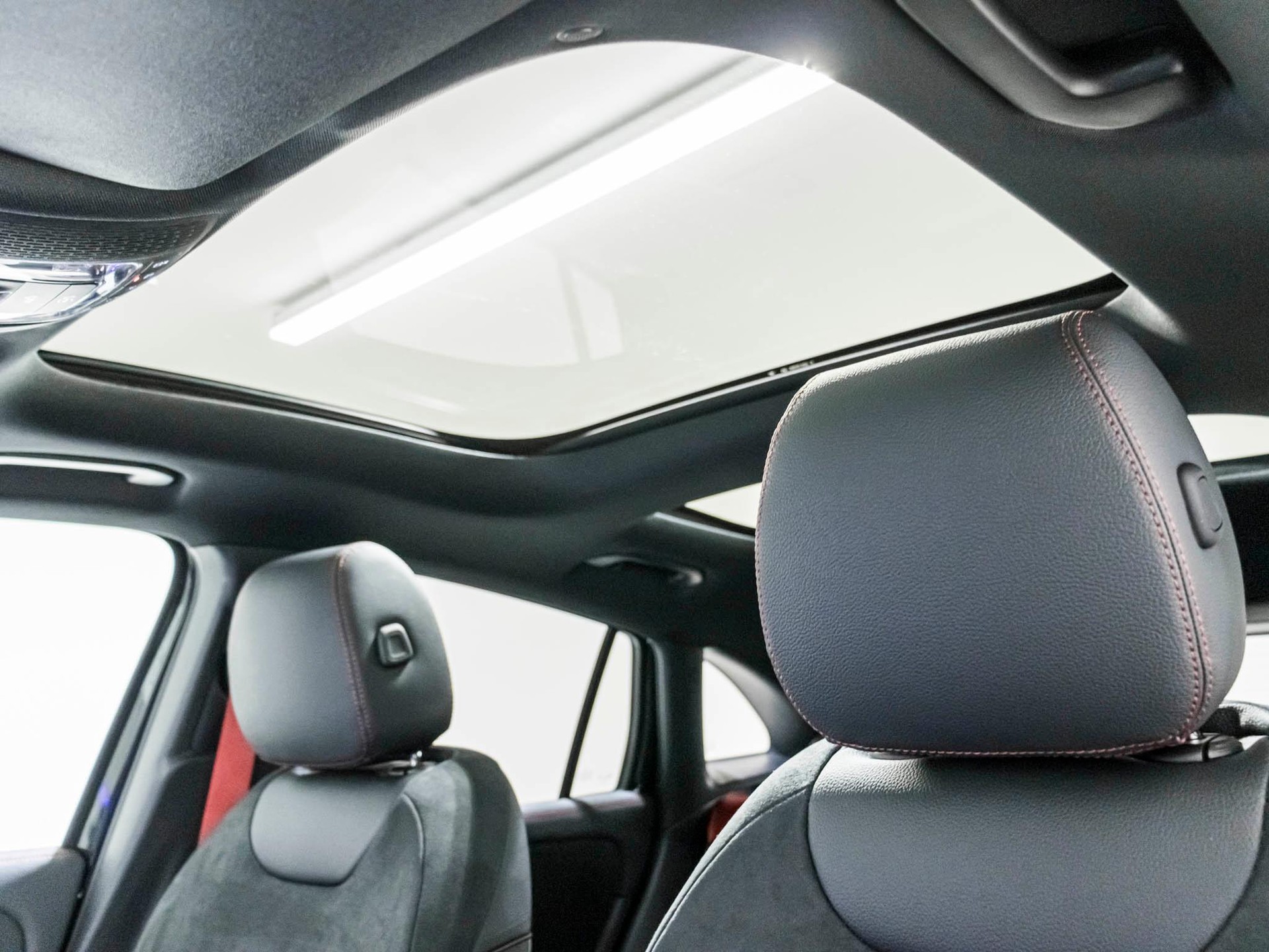 MERCEDES-BENZ GLA 35 AMG 4MATIC-image-9