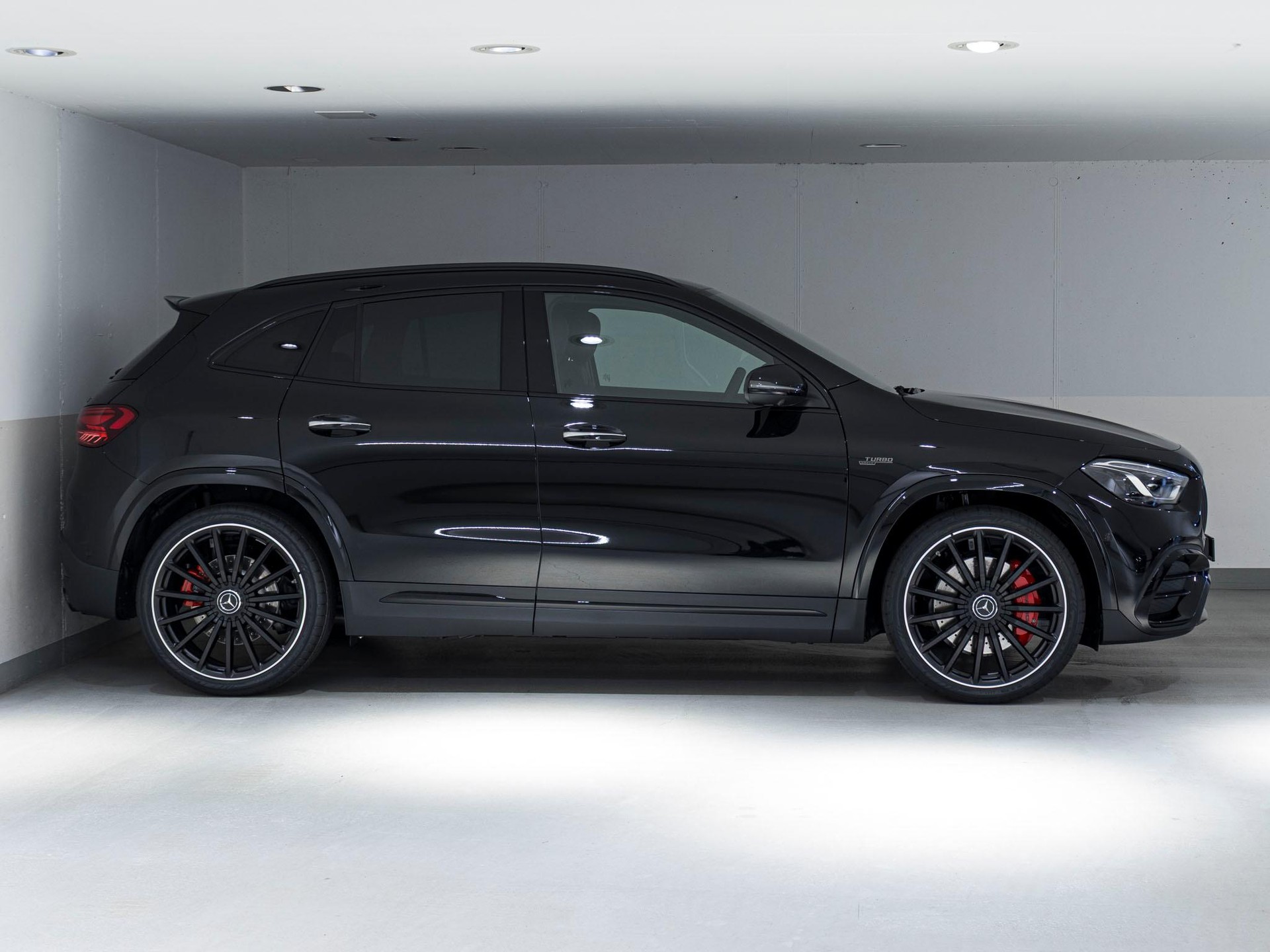 MERCEDES-BENZ GLA 35 AMG 4MATIC-image-2