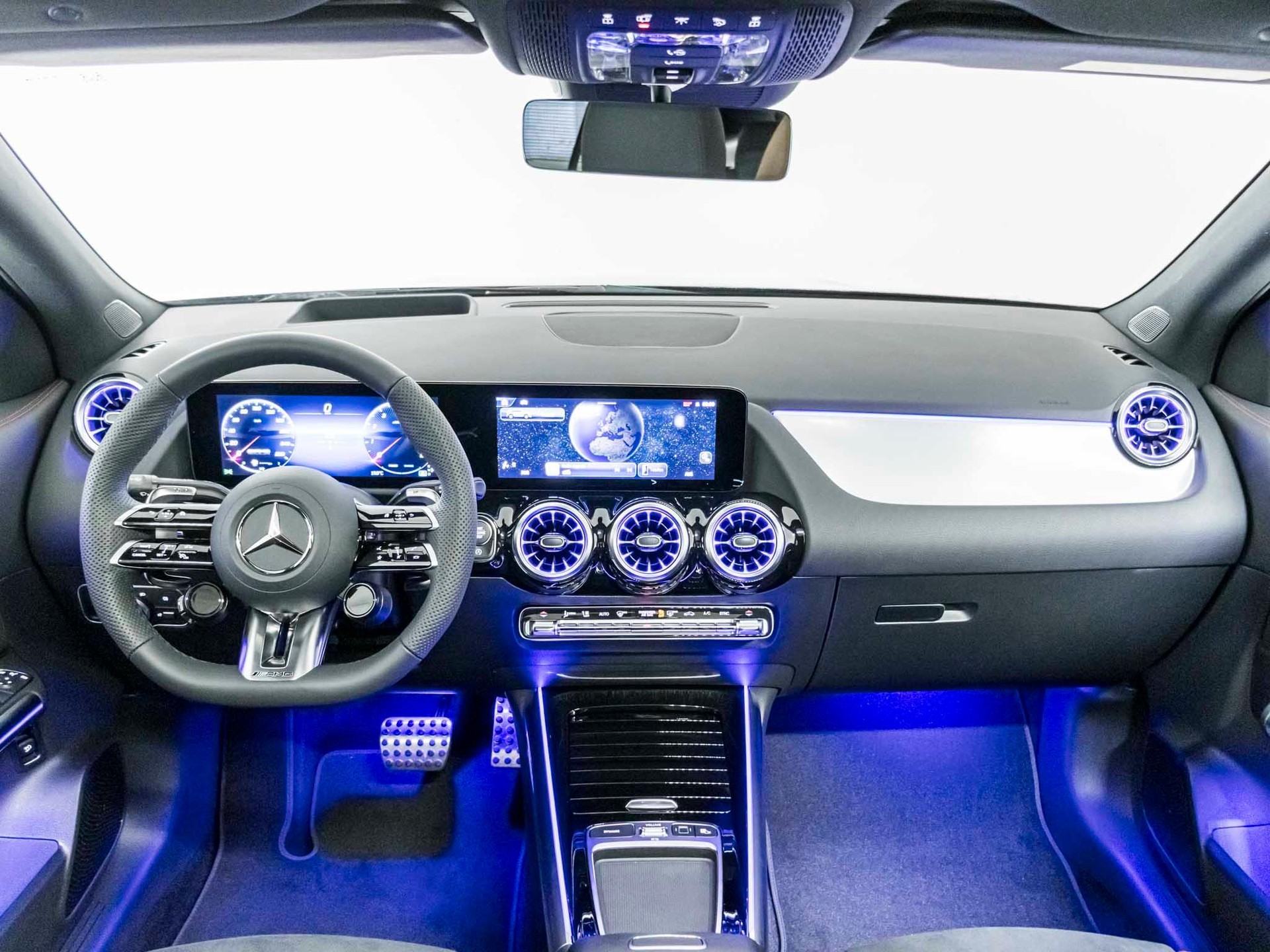 MERCEDES-BENZ GLA 35 AMG 4MATIC-image-11