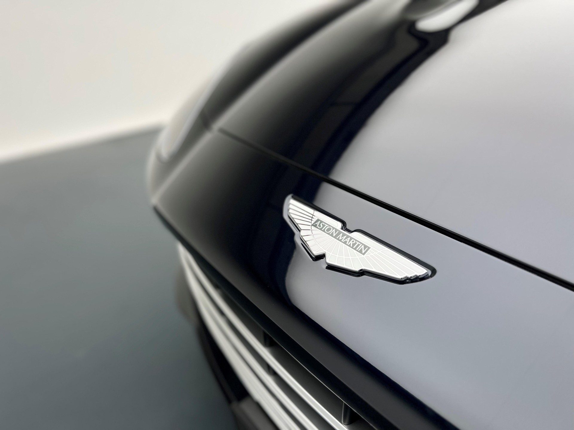 ASTON MARTIN DBX 4.0 V8 Bi-Turbo-image-17