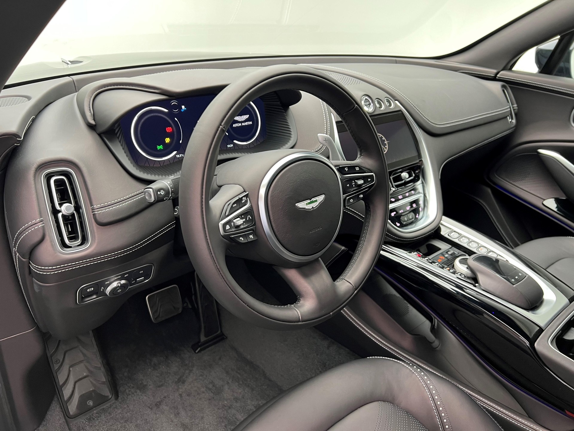 ASTON MARTIN DBX 4.0 V8 Bi-Turbo-image-4
