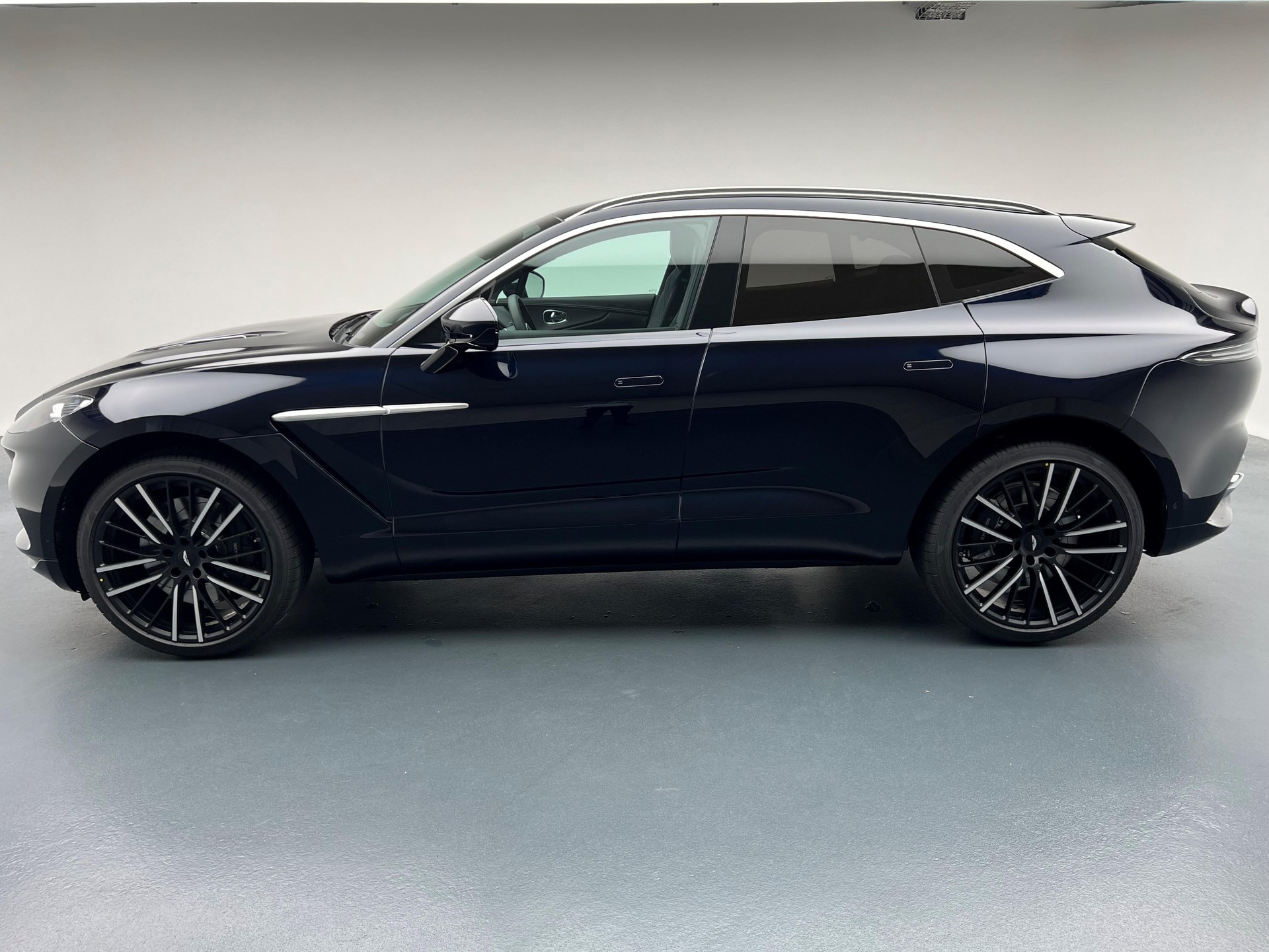 ASTON MARTIN DBX 4.0 V8 Bi-Turbo-image-1