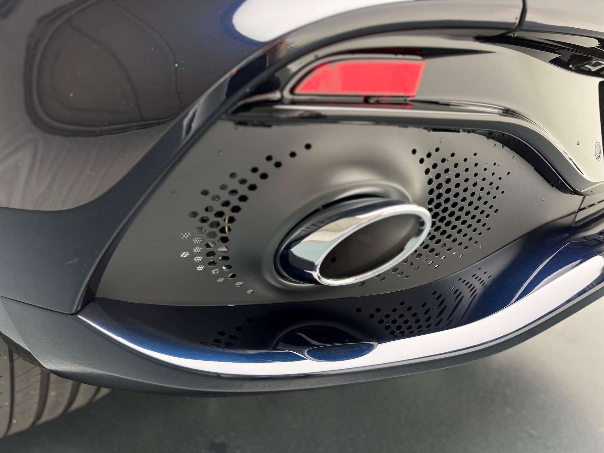 ASTON MARTIN DBX 4.0 V8 Bi-Turbo-image-18