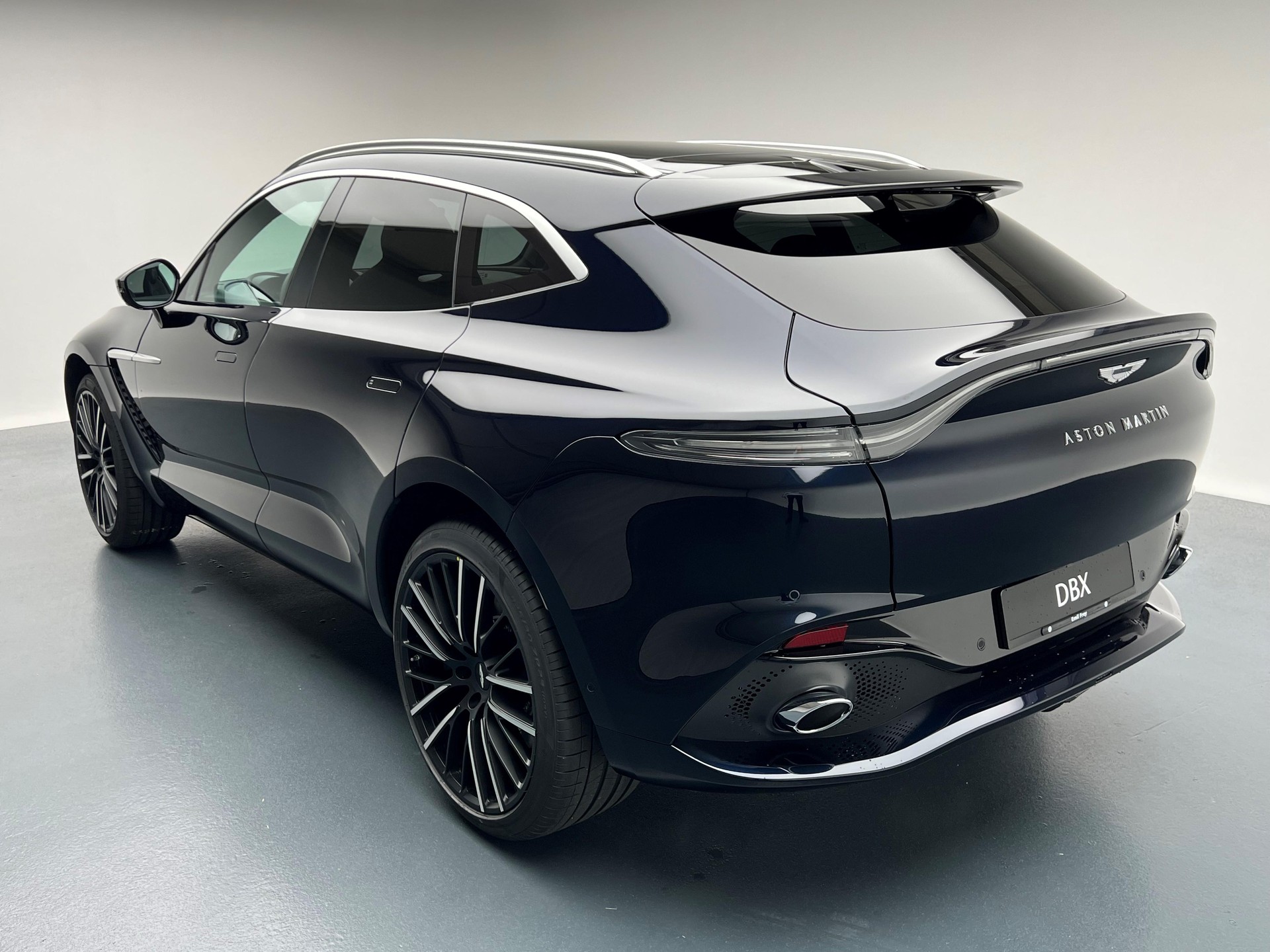 ASTON MARTIN DBX 4.0 V8 Bi-Turbo-image-2