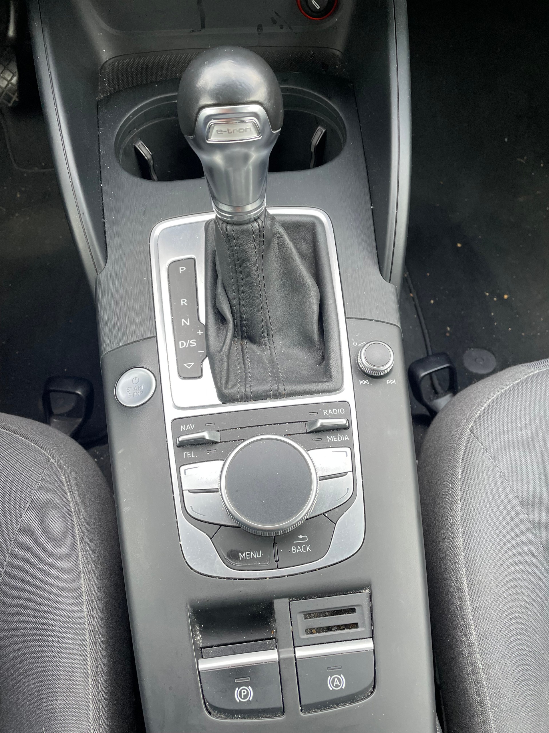 AUDI A3 Sportback 1.4 e-tron Attraction S-tronic-image-3