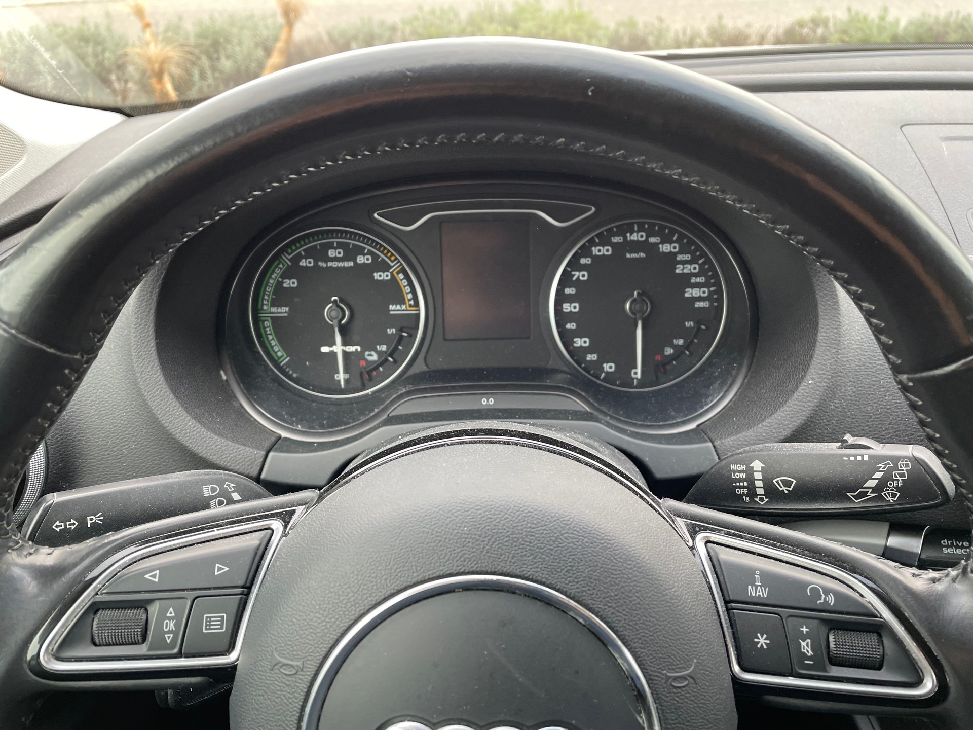 AUDI A3 Sportback 1.4 e-tron Attraction S-tronic-image-4