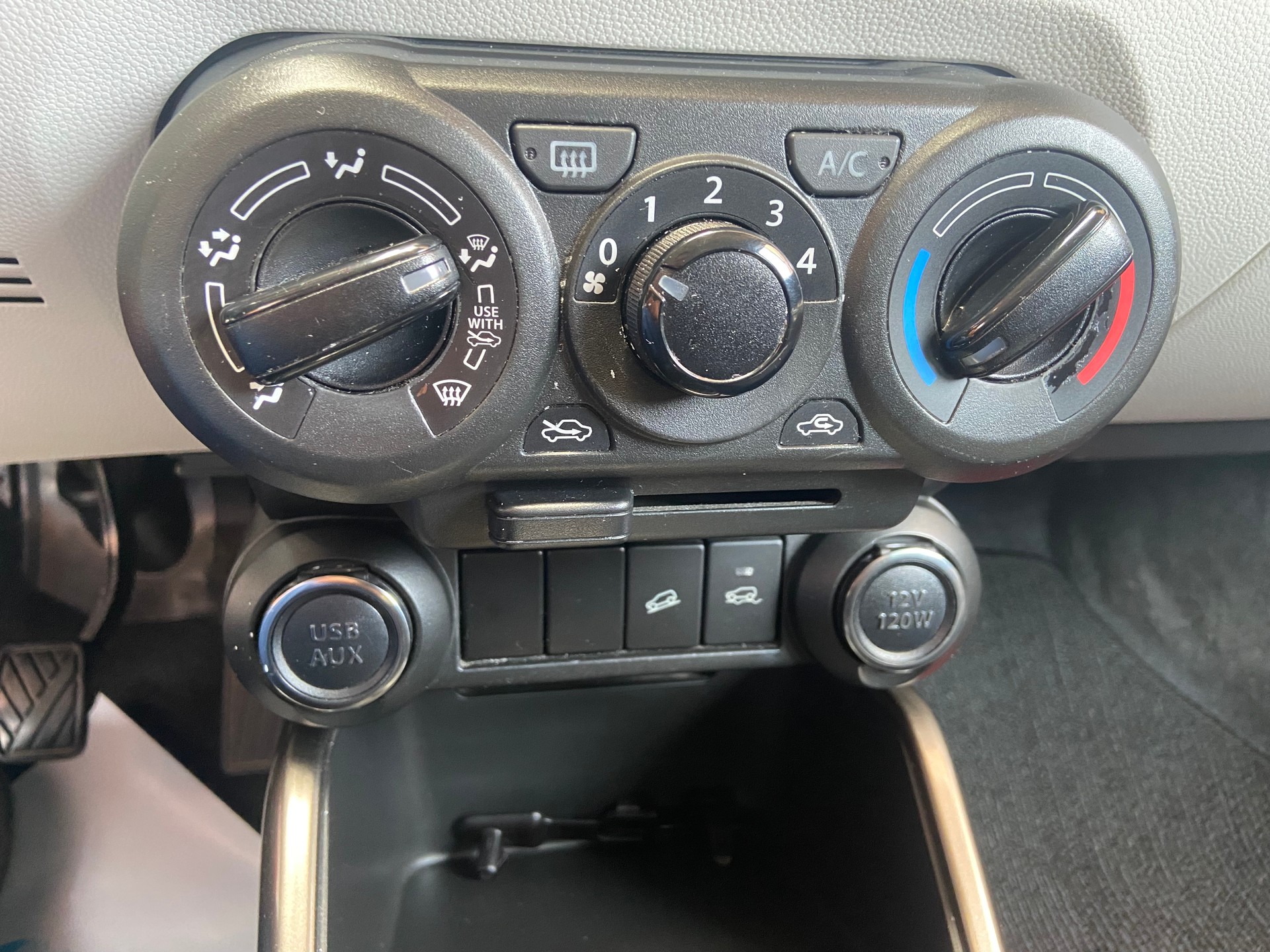 SUZUKI Ignis 1.2i Compact+ 4x4-image-10