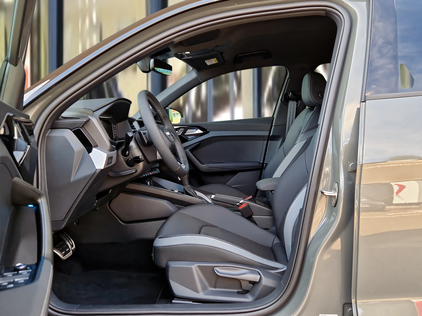 AUDI A1 Sportback 30 TFSI S Line Attraction S-tronic Chronosgrau Metallic-image-7