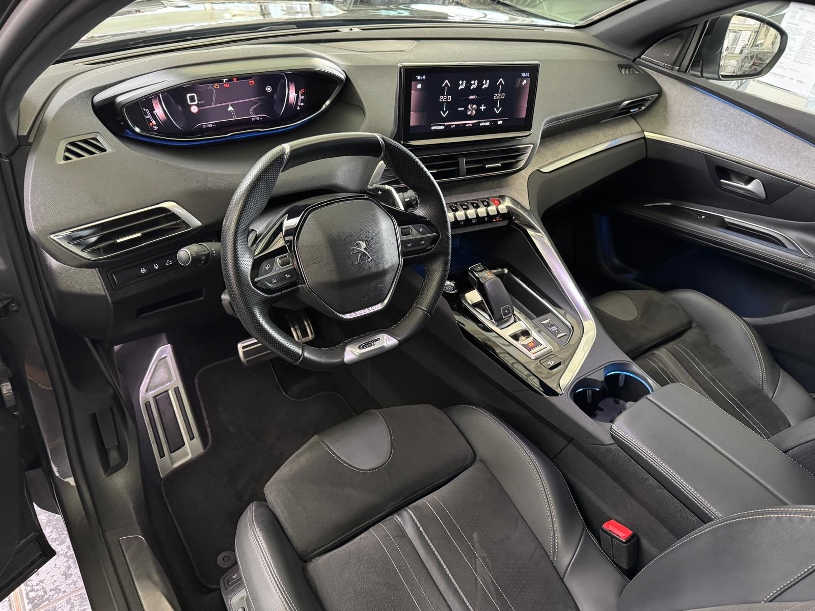 PEUGEOT 3008 1.6 PureTech GT Pack-image-5
