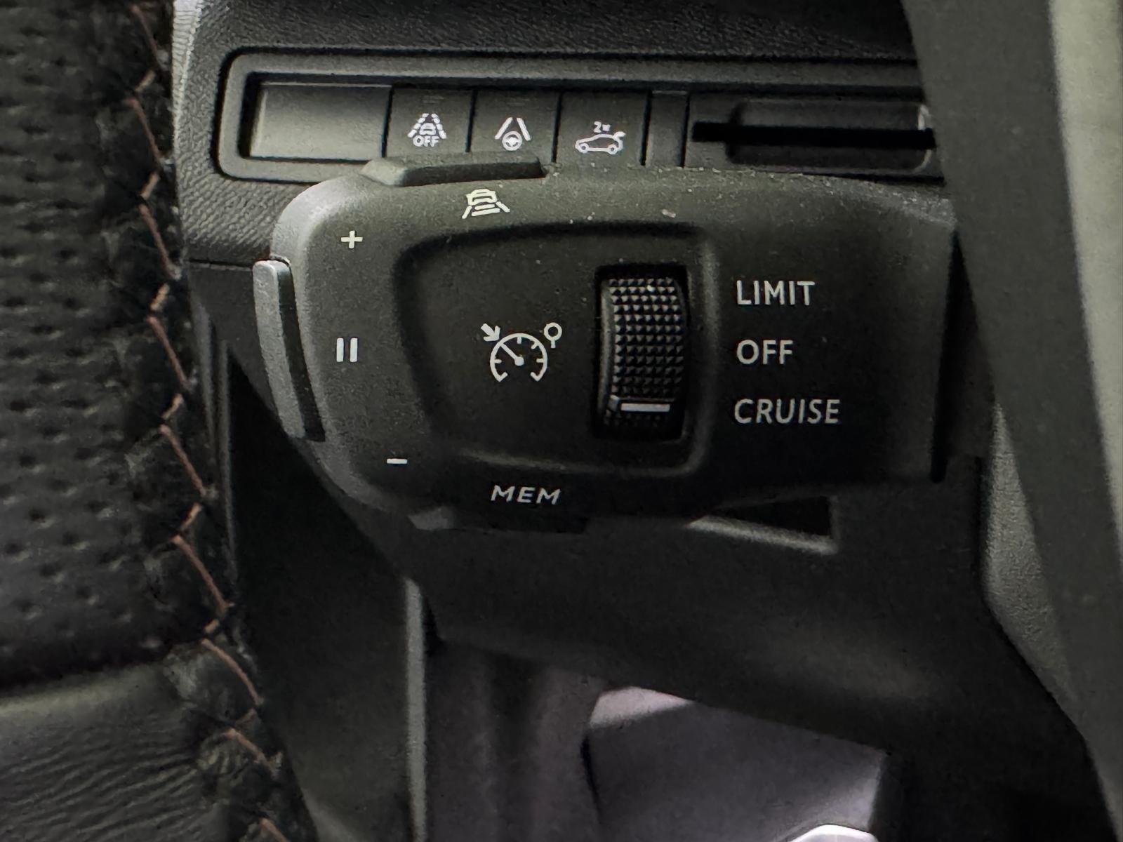 PEUGEOT 3008 1.6 PureTech GT Pack-image-9