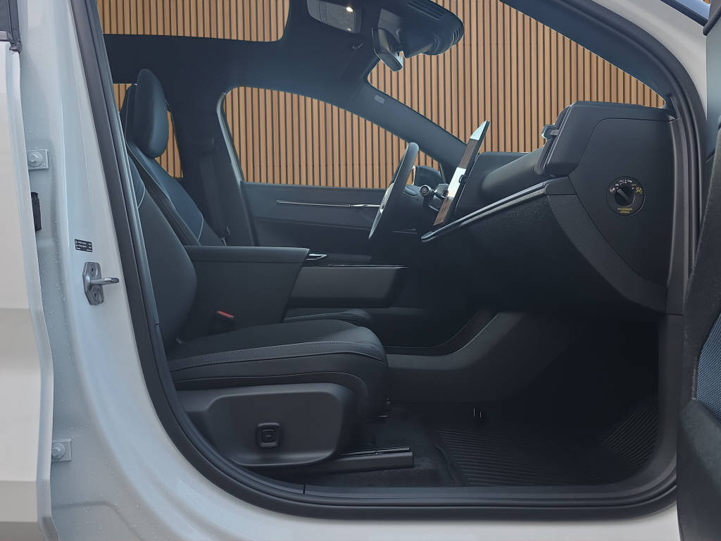 VOLVO EX 30 E60 Twin Ultra Performance AWD-image-13