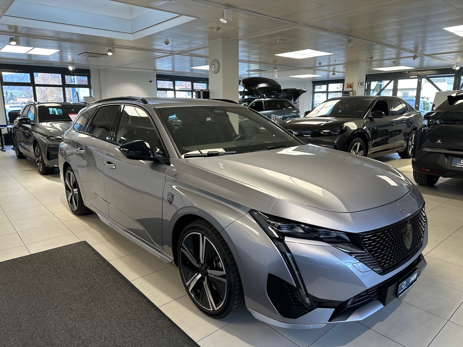 PEUGEOT 308 SW 1.6 PHEV 180 GT-image-2