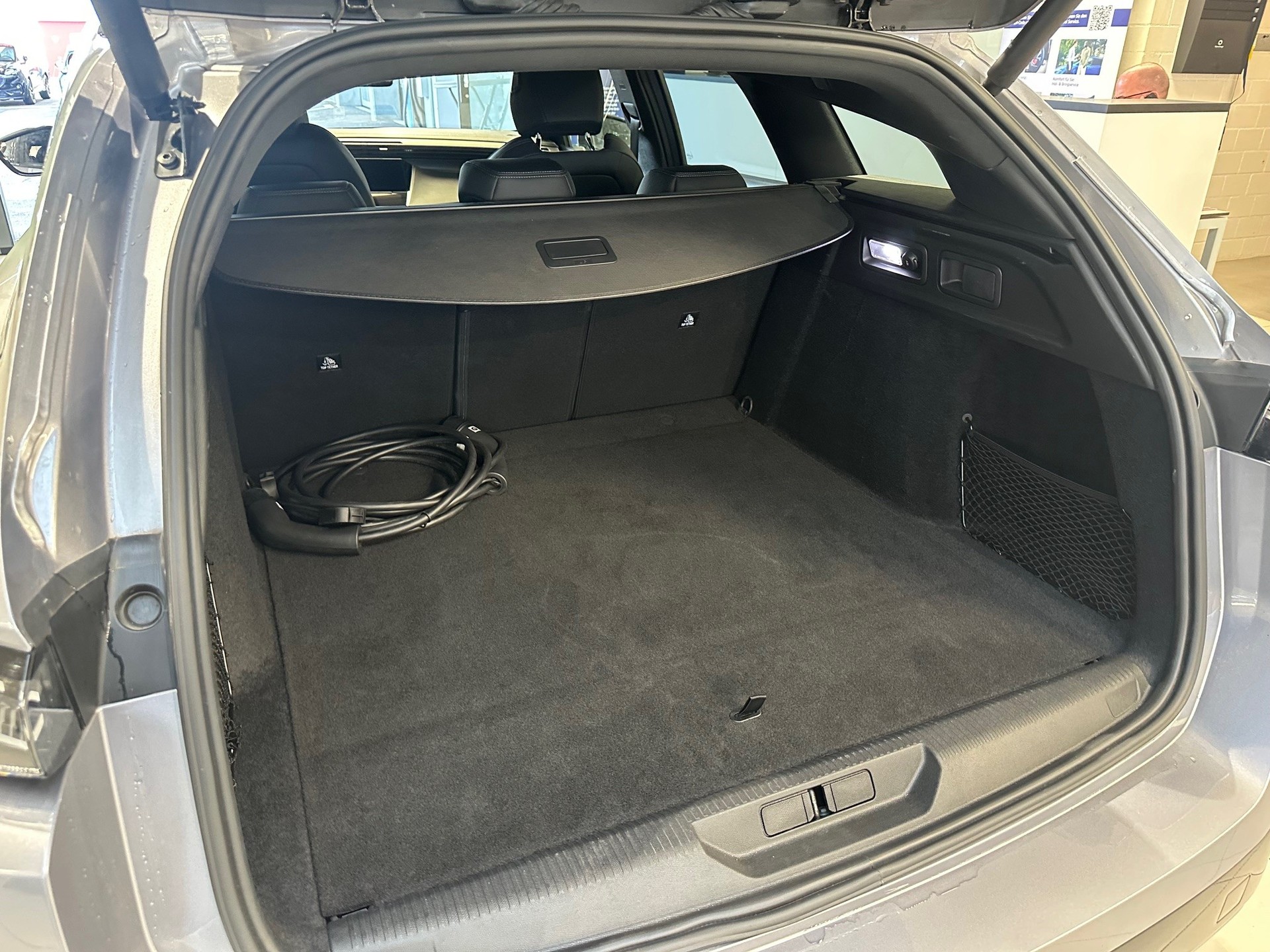 PEUGEOT 308 SW 1.6 PHEV 180 GT-image-5