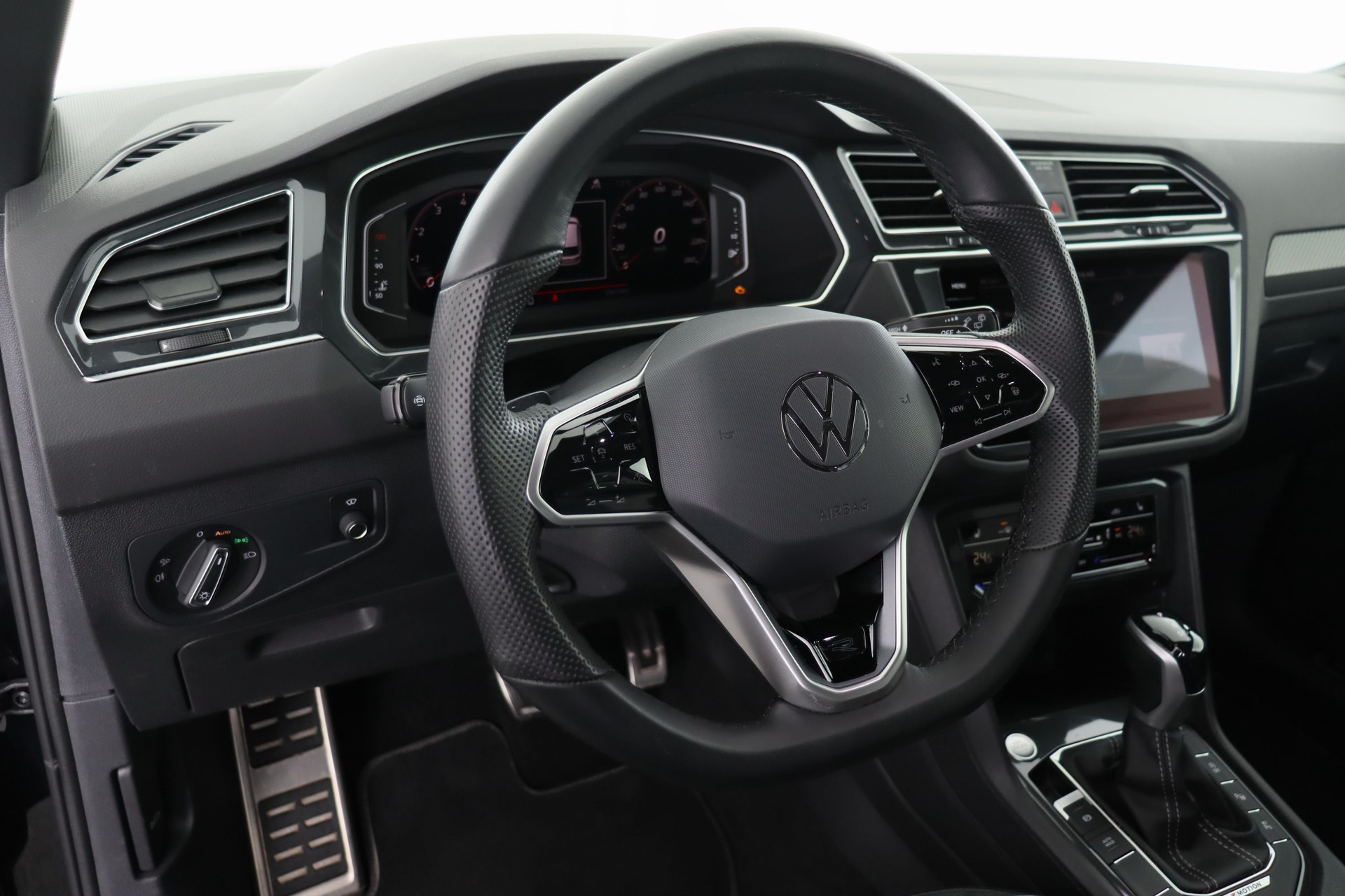 VW Tiguan 2.0TSI R-Line 4Motion DSG-image-12