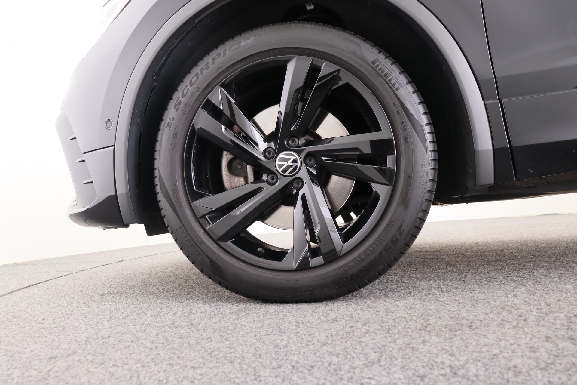 VW Tiguan 2.0TSI R-Line 4Motion DSG-image-8
