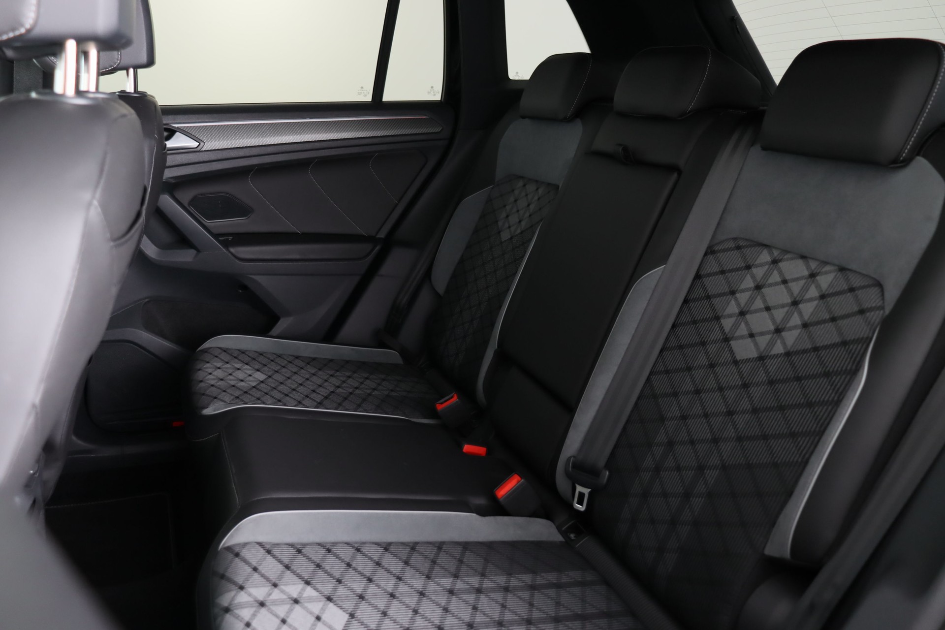 VW Tiguan 2.0TSI R-Line 4Motion DSG-image-14