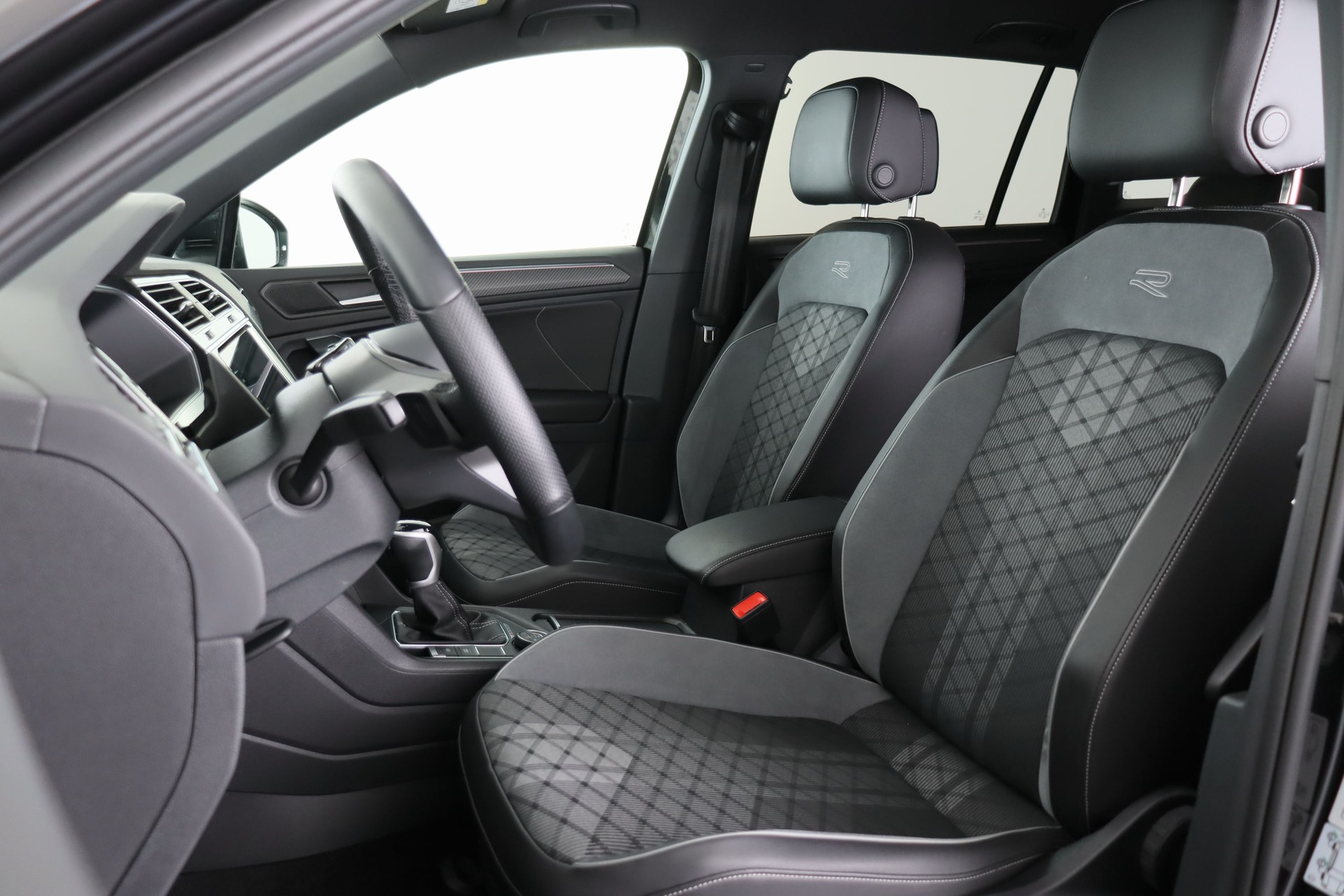 VW Tiguan 2.0TSI R-Line 4Motion DSG-image-11