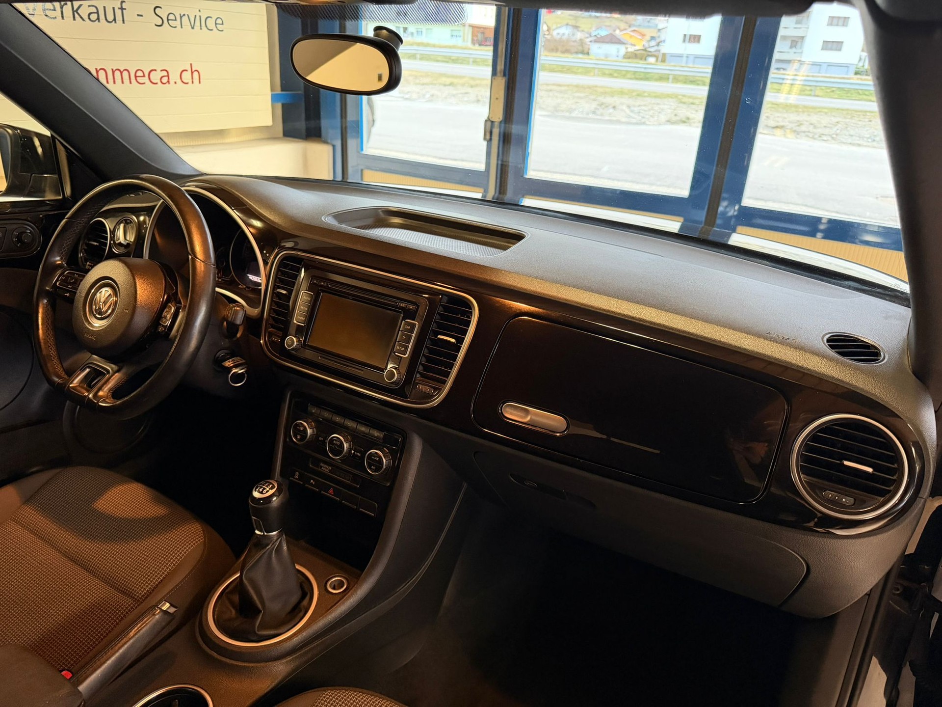 VW Beetle Cabrio 1.2 TSI BMT Design-image-13