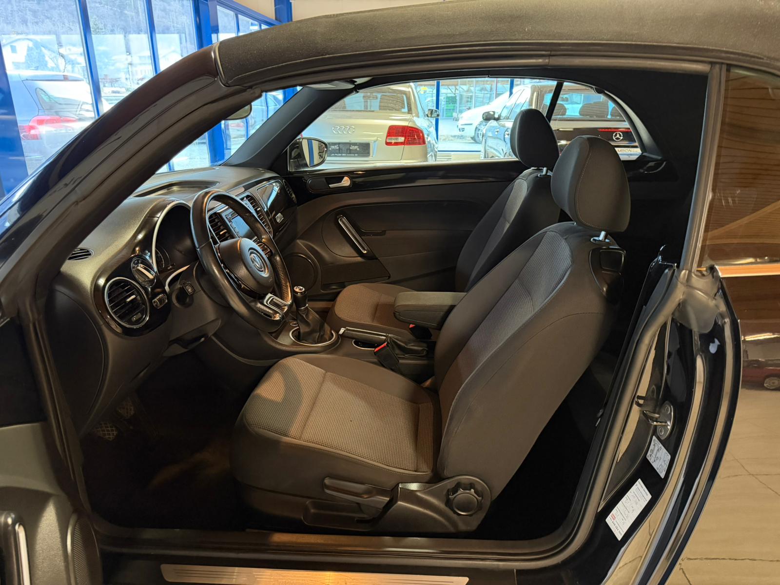 VW Beetle Cabrio 1.2 TSI BMT Design-image-10