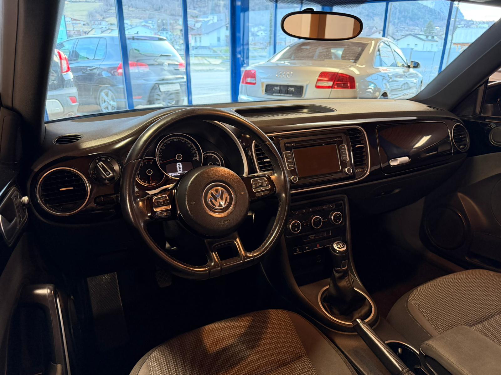 VW Beetle Cabrio 1.2 TSI BMT Design-image-11