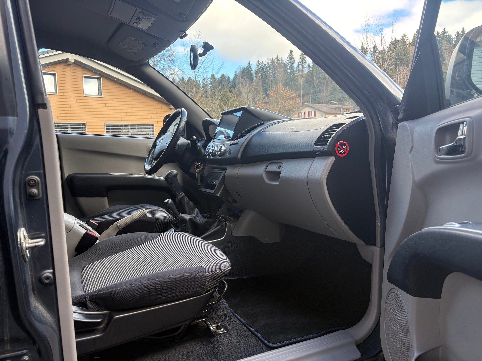 MITSUBISHI L 200 2.5 DID Invite Double Cab-image-7
