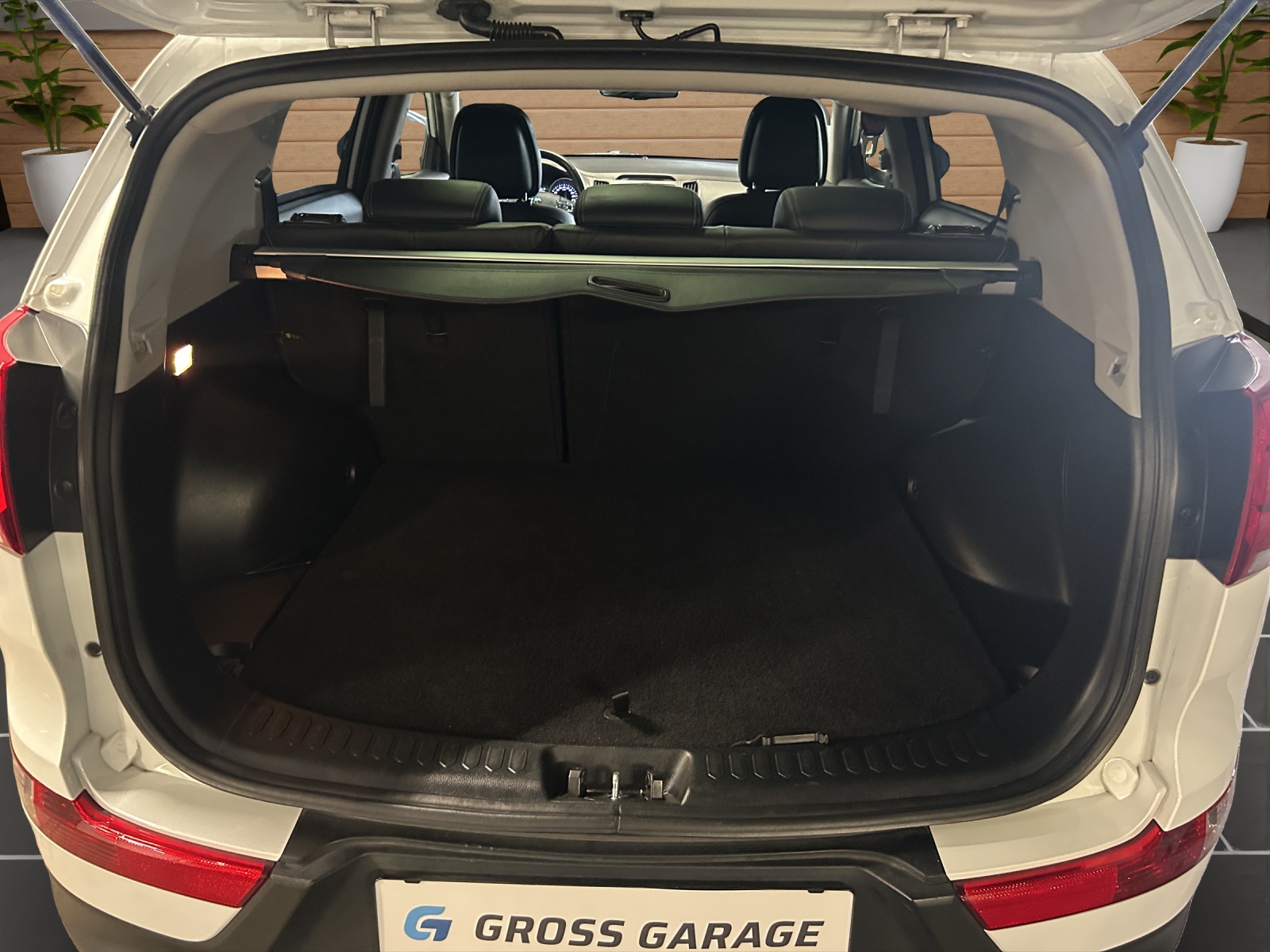 KIA Sportage 2.0 CRDi Style-image-8