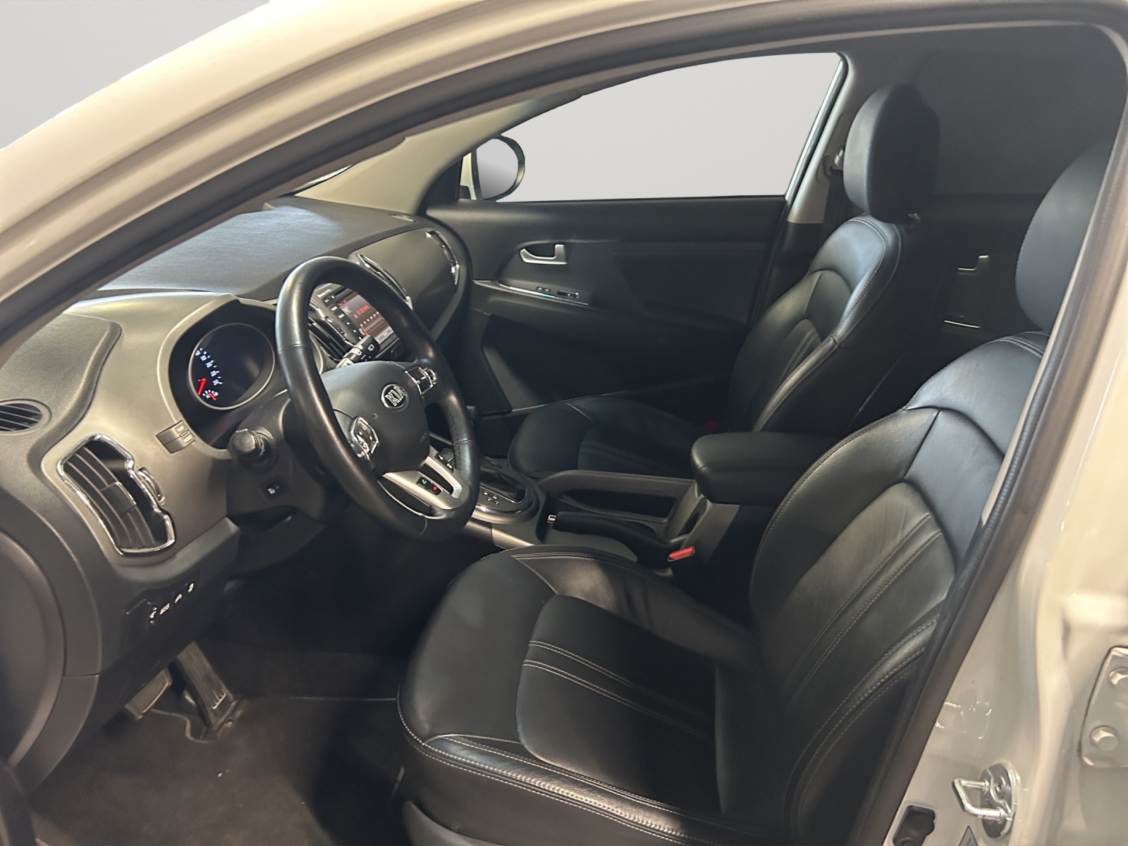 KIA Sportage 2.0 CRDi Style-image-4