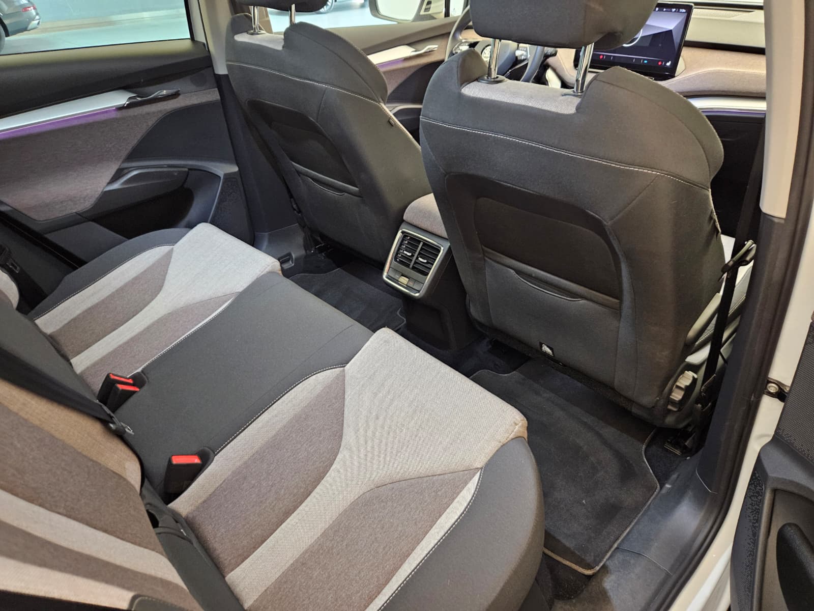 SKODA Enyaq iV 60-image-14