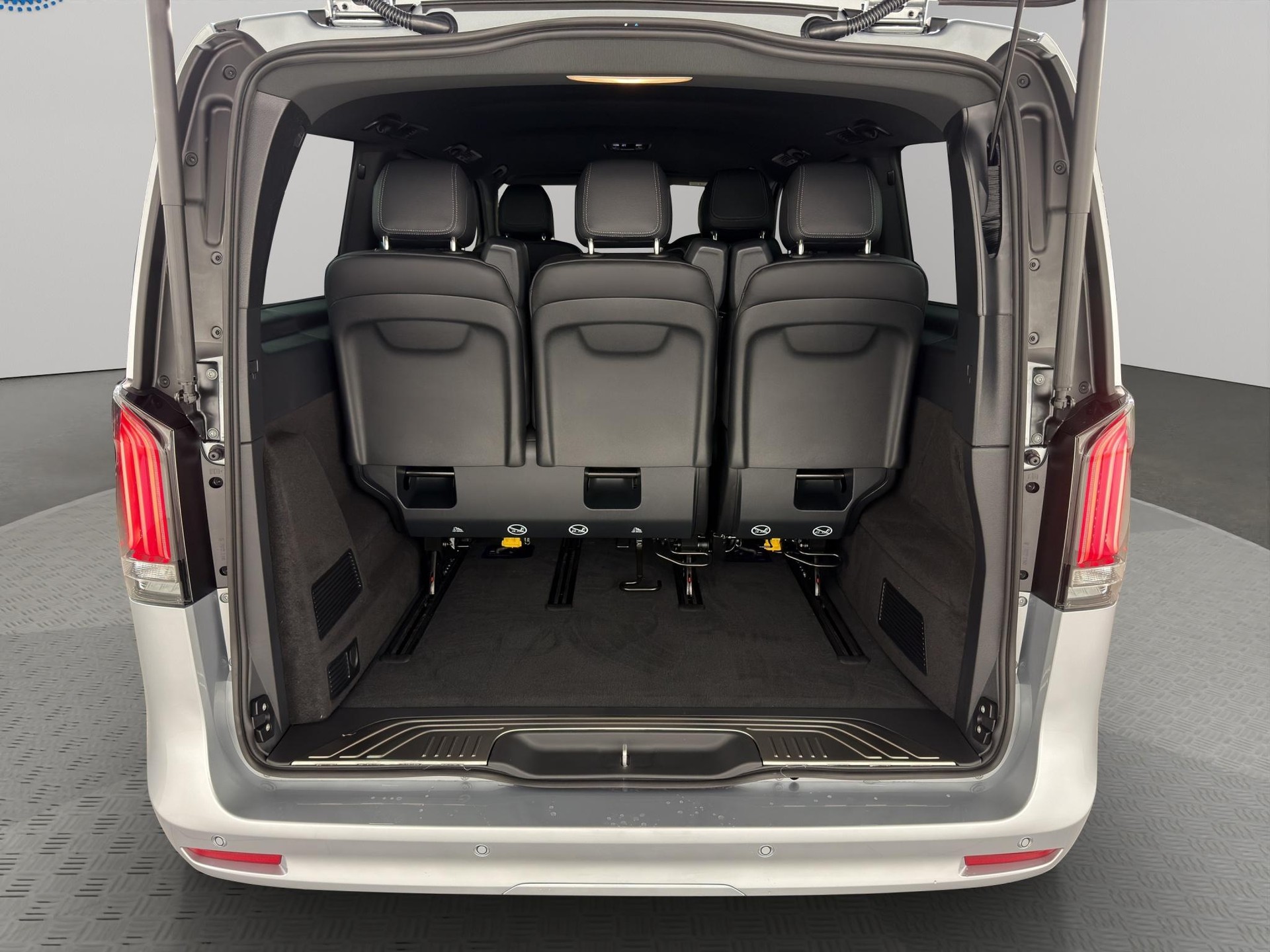 MERCEDES-BENZ V 250 d Avantgarde lang 4matic Van-image-11