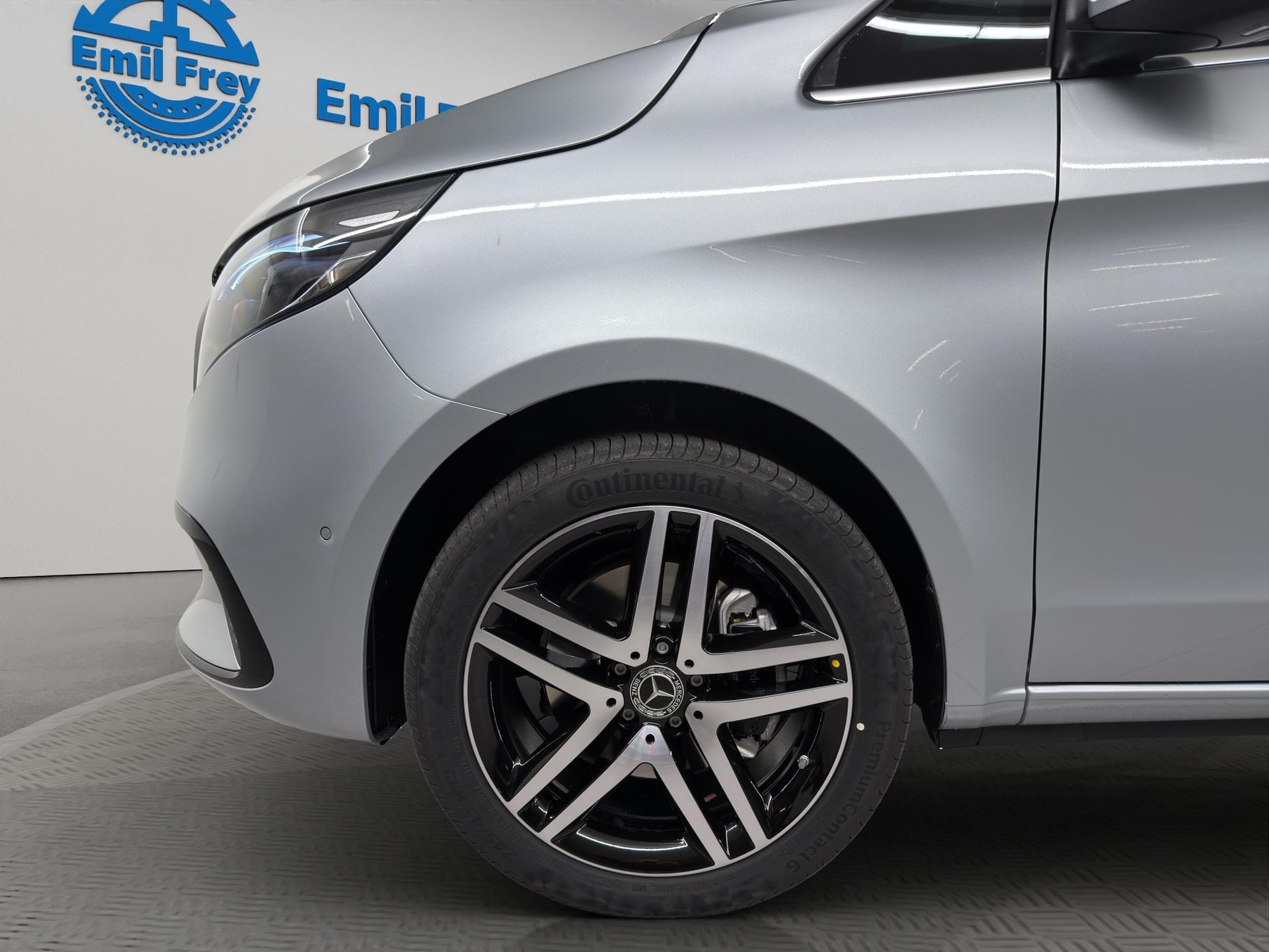 MERCEDES-BENZ V 250 d Avantgarde lang 4matic Van-image-3