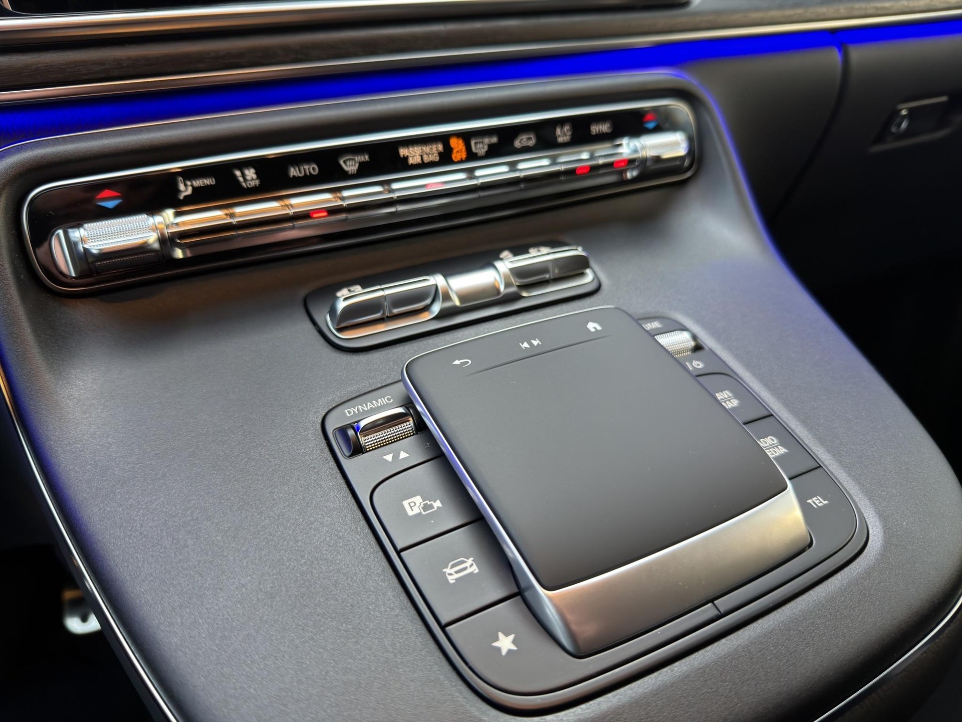 MERCEDES-BENZ V 250 d Avantgarde lang 4matic Van-image-8