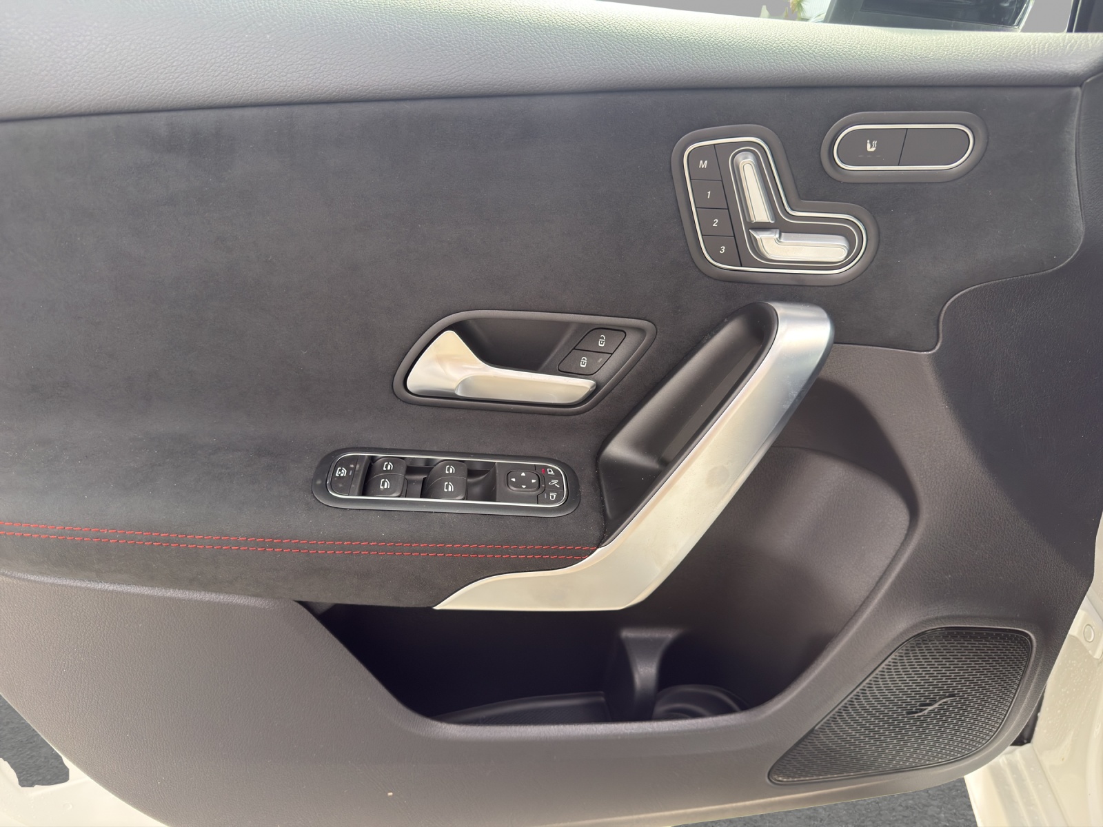 MERCEDES-BENZ A 220 4Matic 8G-DCT-image-11