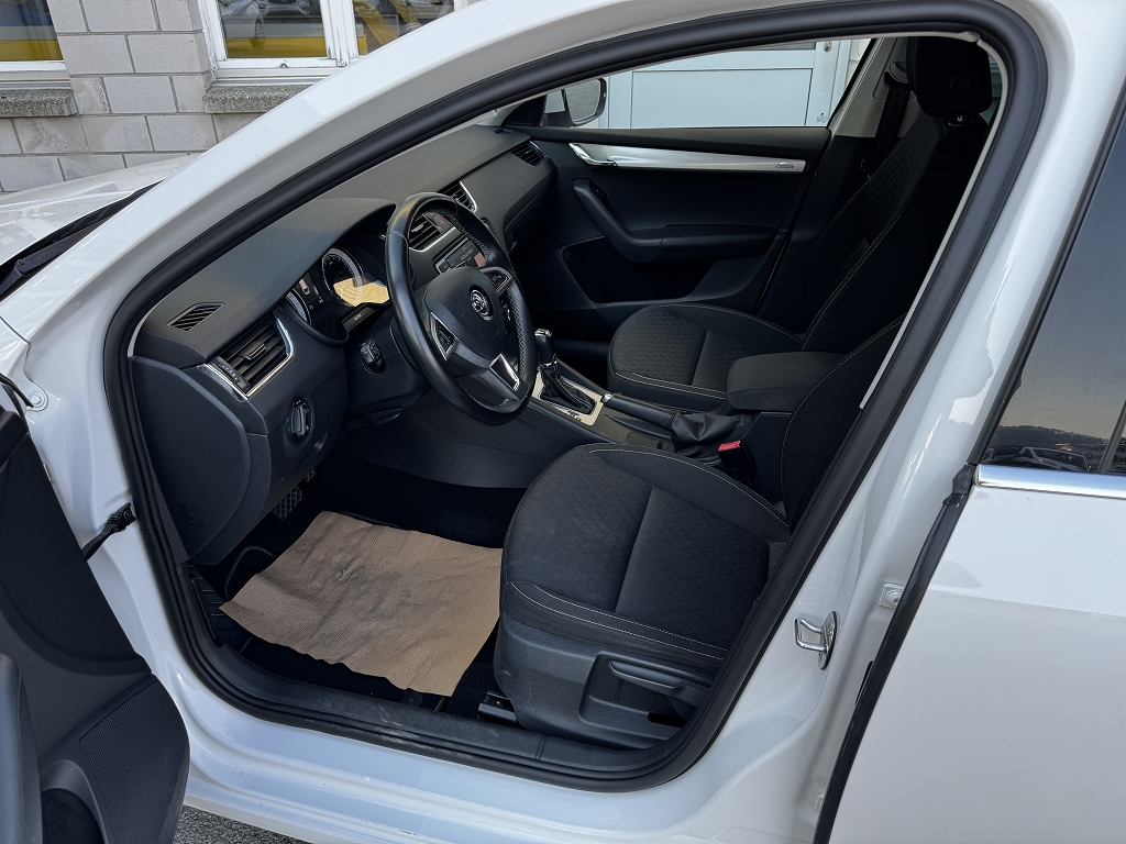 SKODA Octavia Combi 2.0 TDI 184 Swiss Ed. 4x4 DSG-image-8