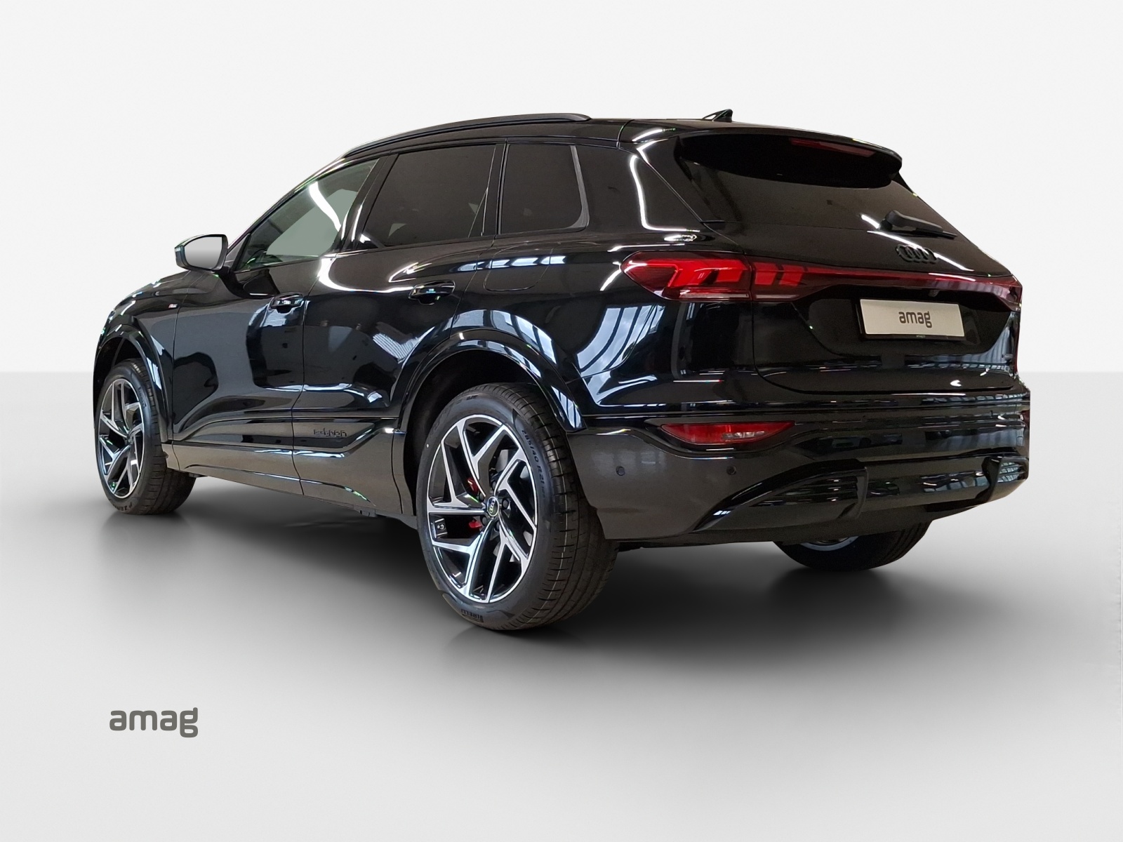 AUDI Q6 e-tron quattro-image-2