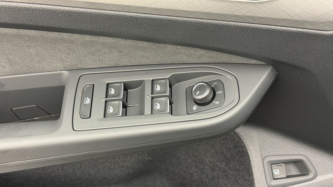 VW Golf VIII 1.5 TSI PHEV Limited-image-8