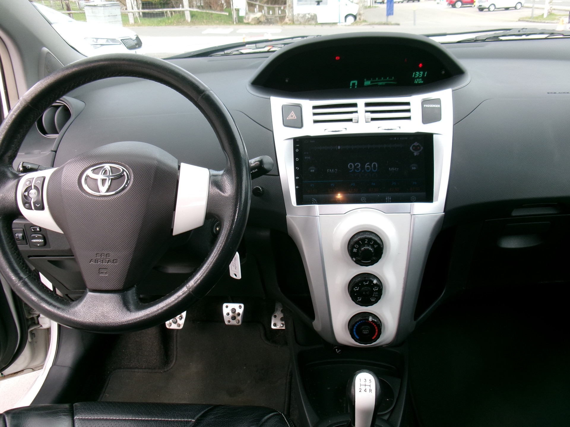 TOYOTA Yaris 1.4 D-4D Linea Terra-image-3