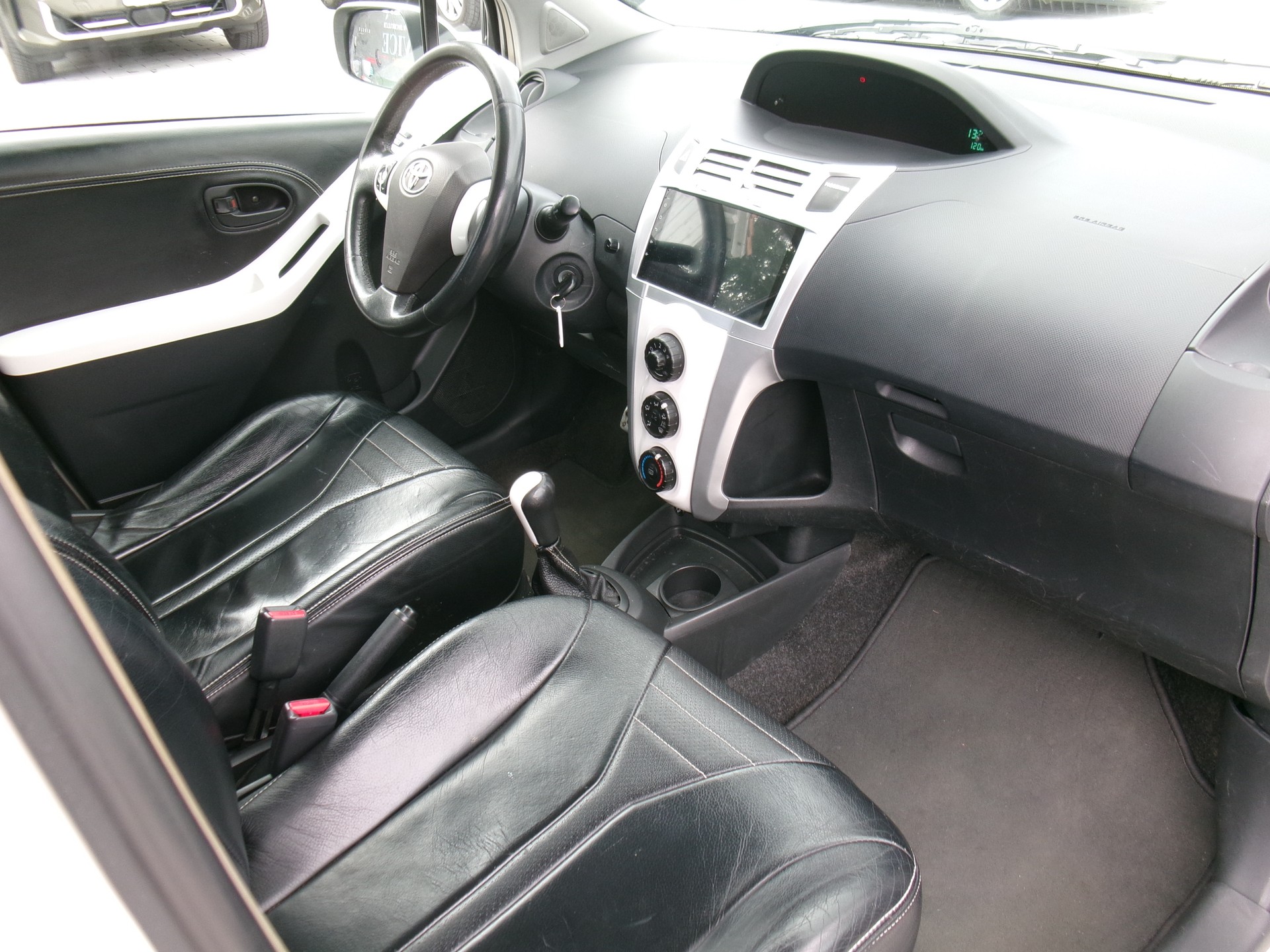 TOYOTA Yaris 1.4 D-4D Linea Terra-image-5