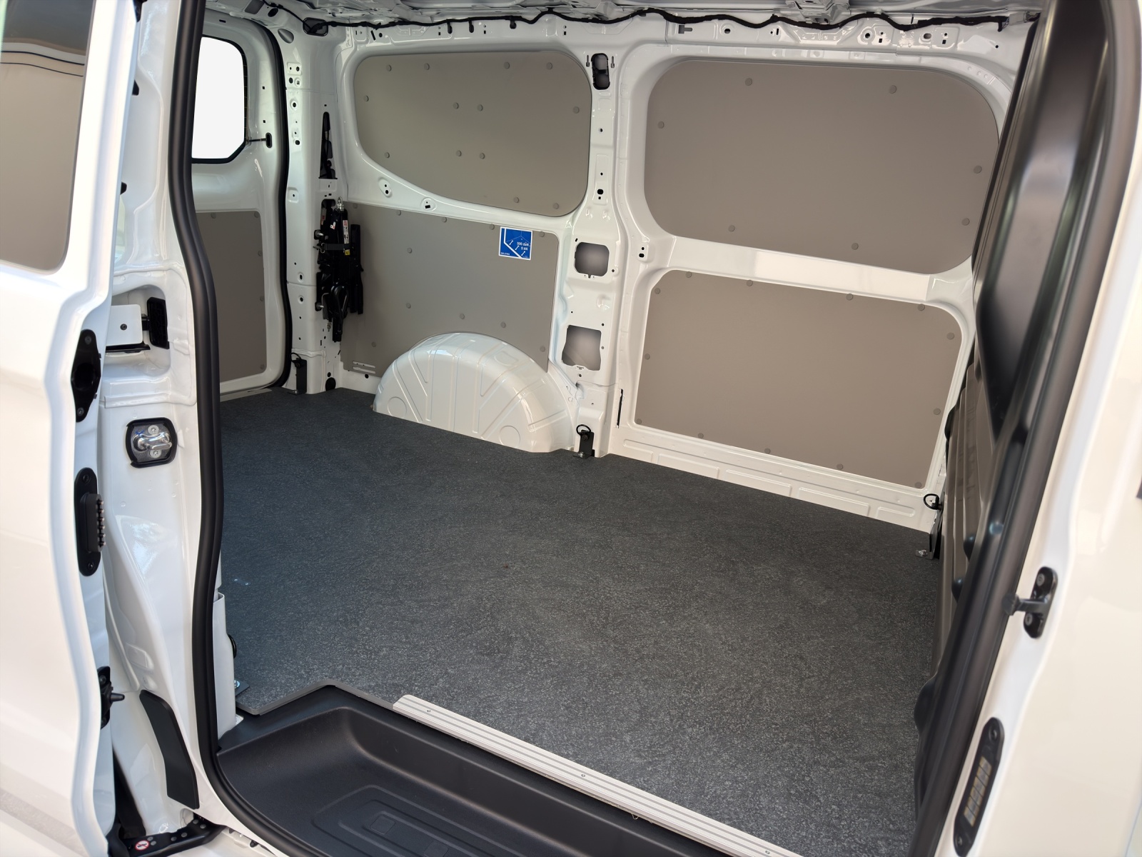 VW Transporter 2.0 TDI-image-11