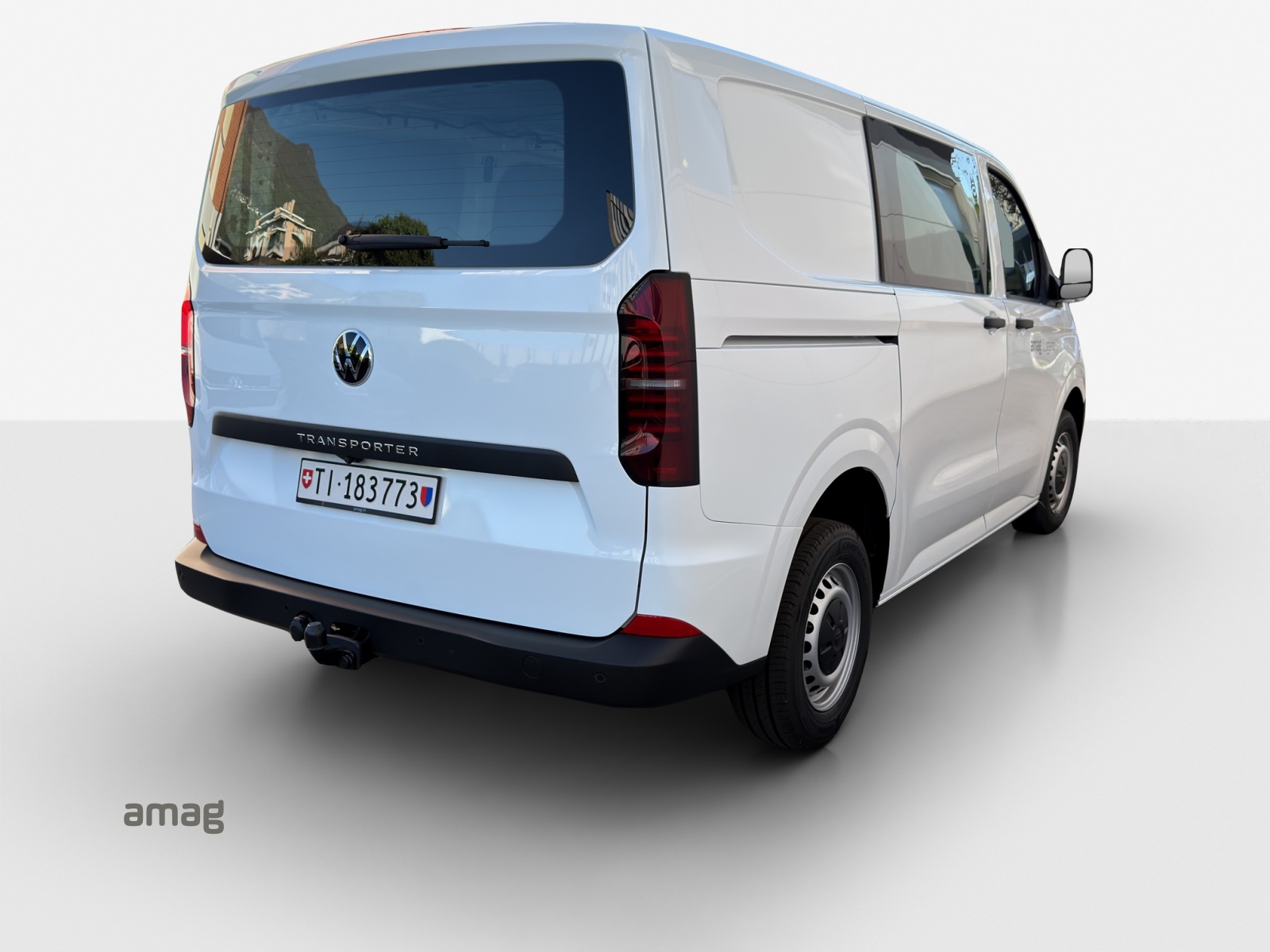 VW Transporter 2.0 TDI-image-4