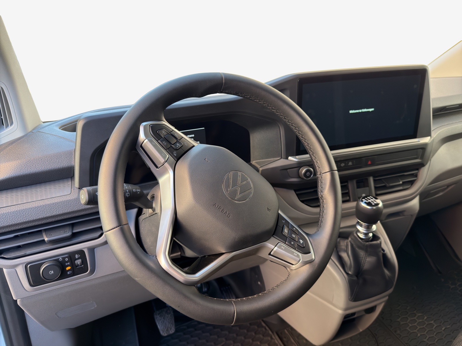 VW Transporter 2.0 TDI-image-9